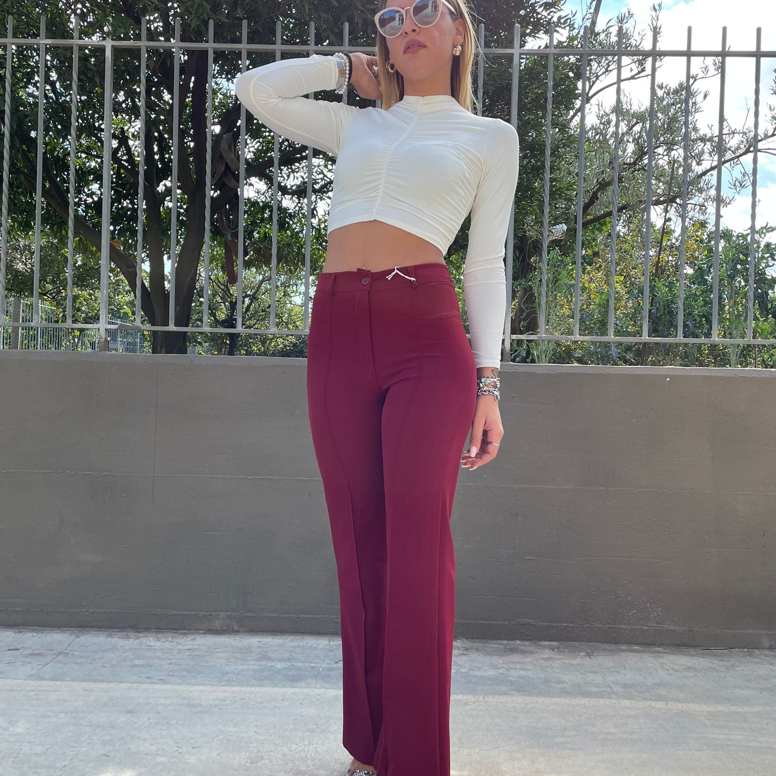 Pantalone a zampa tinta unita