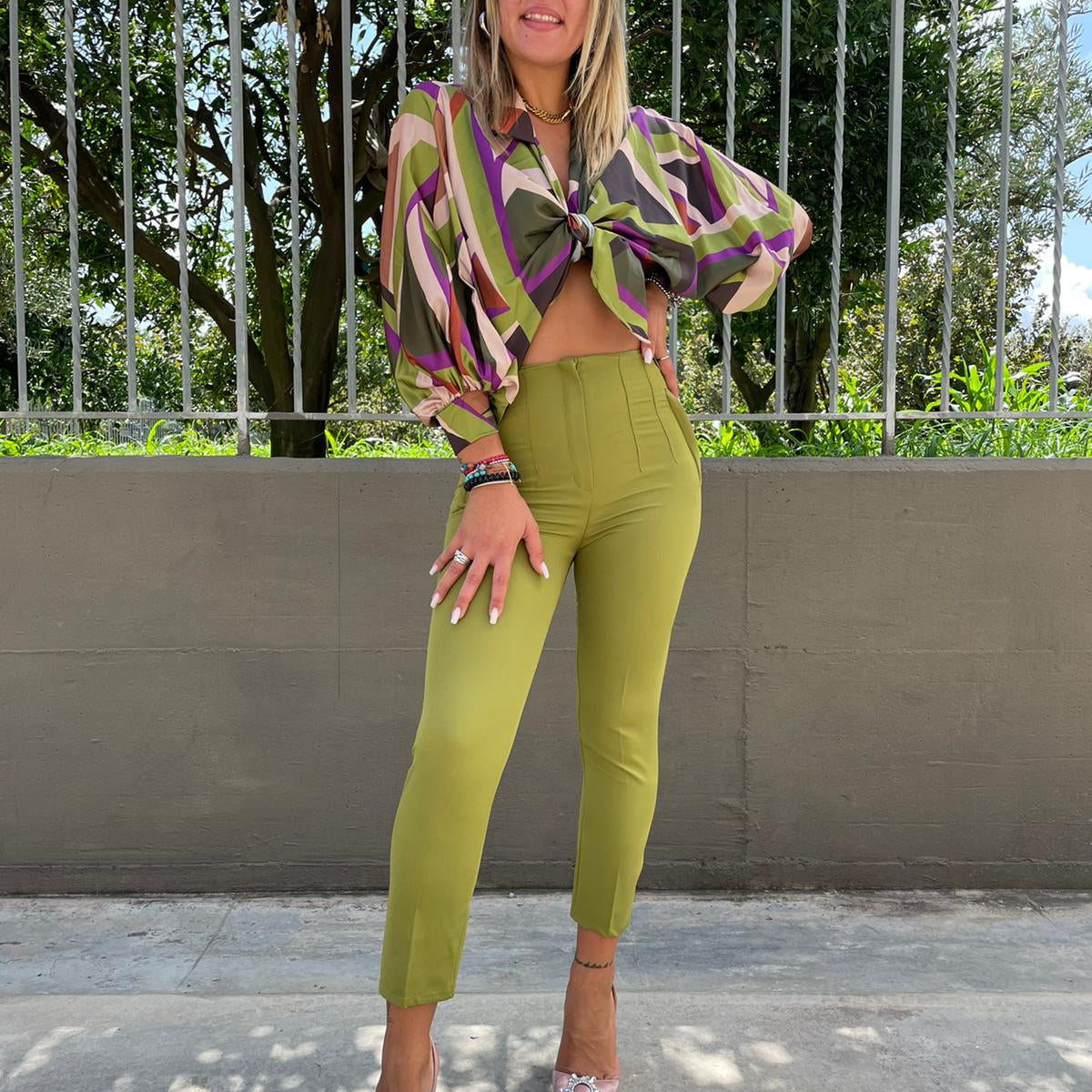 Pantalone a sigaretta con pinces avanti