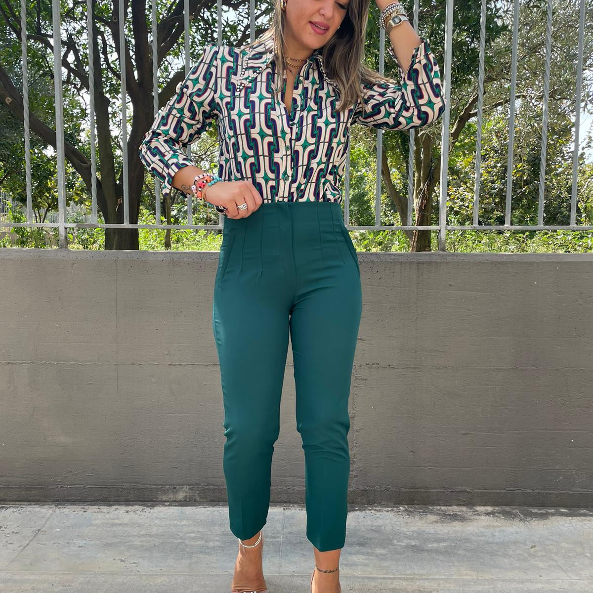 Pantalone a sigaretta con pinces avanti