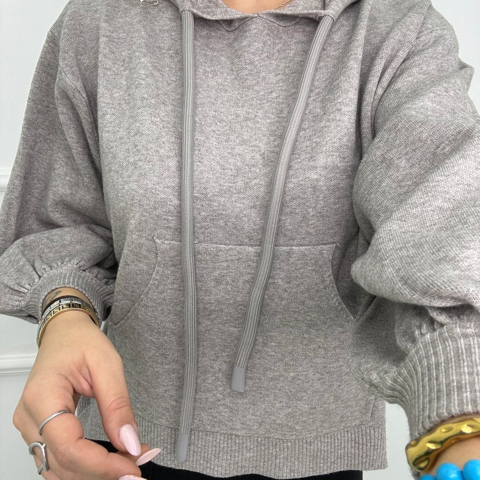 Maglia in lana con cappuccio modello over