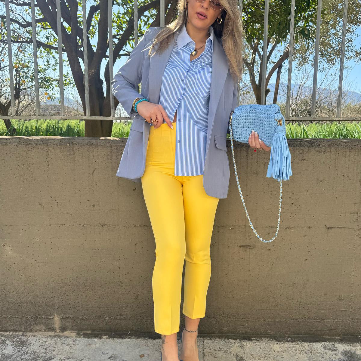 Pantalone a sigaretta con pinces avanti