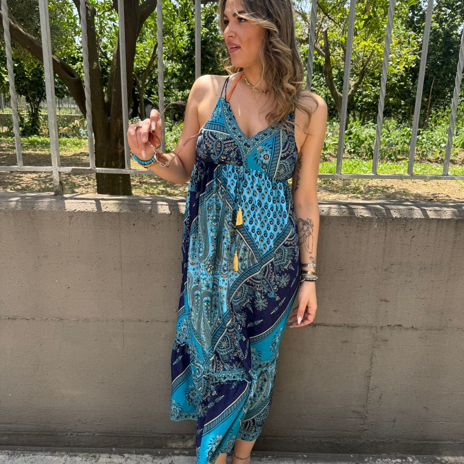 Vestito lungo indiano con scollo a V