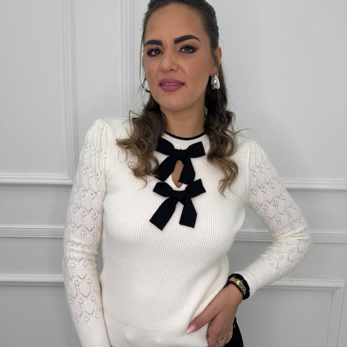 Maglia giro collo con fiocchetti