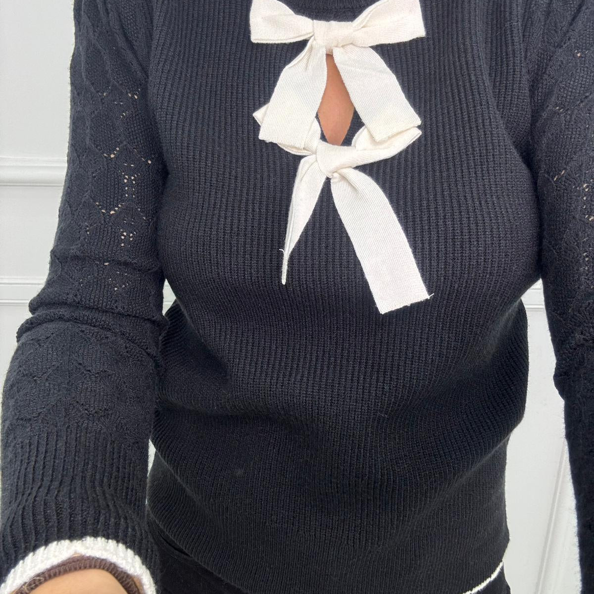 Maglia giro collo con fiocchetti