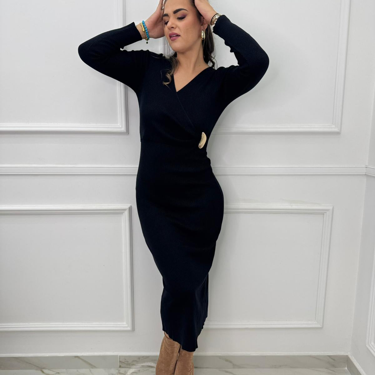 Vestito midi laminato con scollo incrocio e applicazione oro