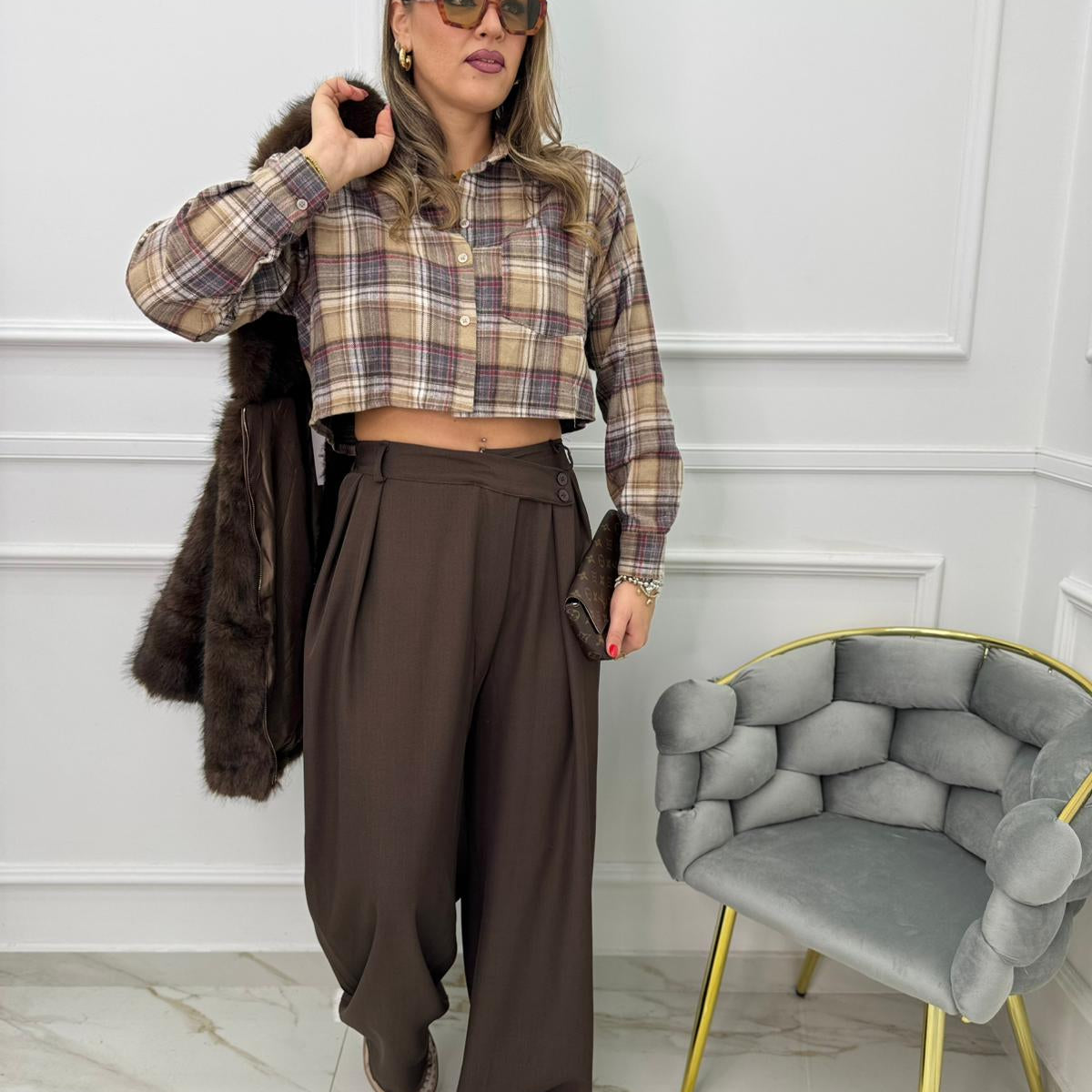 Pantalone palazzo con chiusura asimmetrica