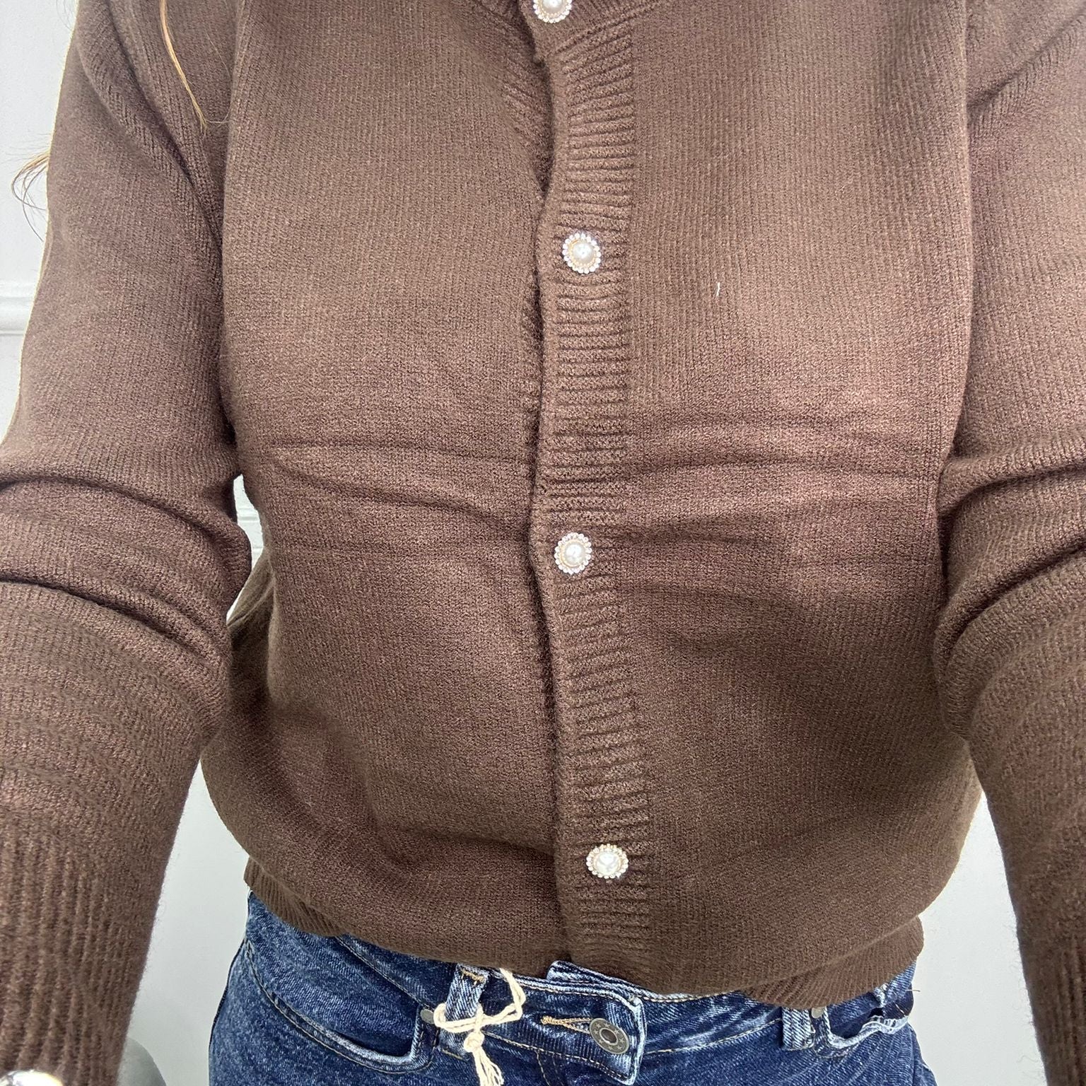 Cardigan tinta unita con bottoni perla