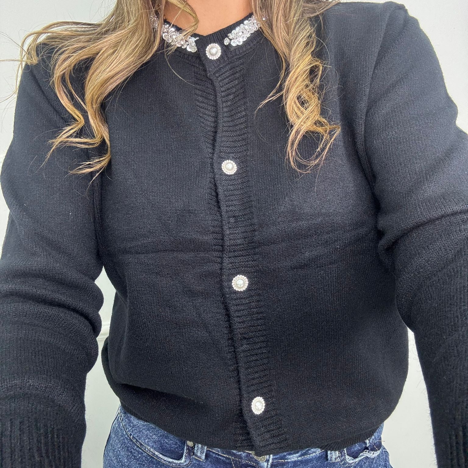 Cardigan tinta unita con bottoni perla