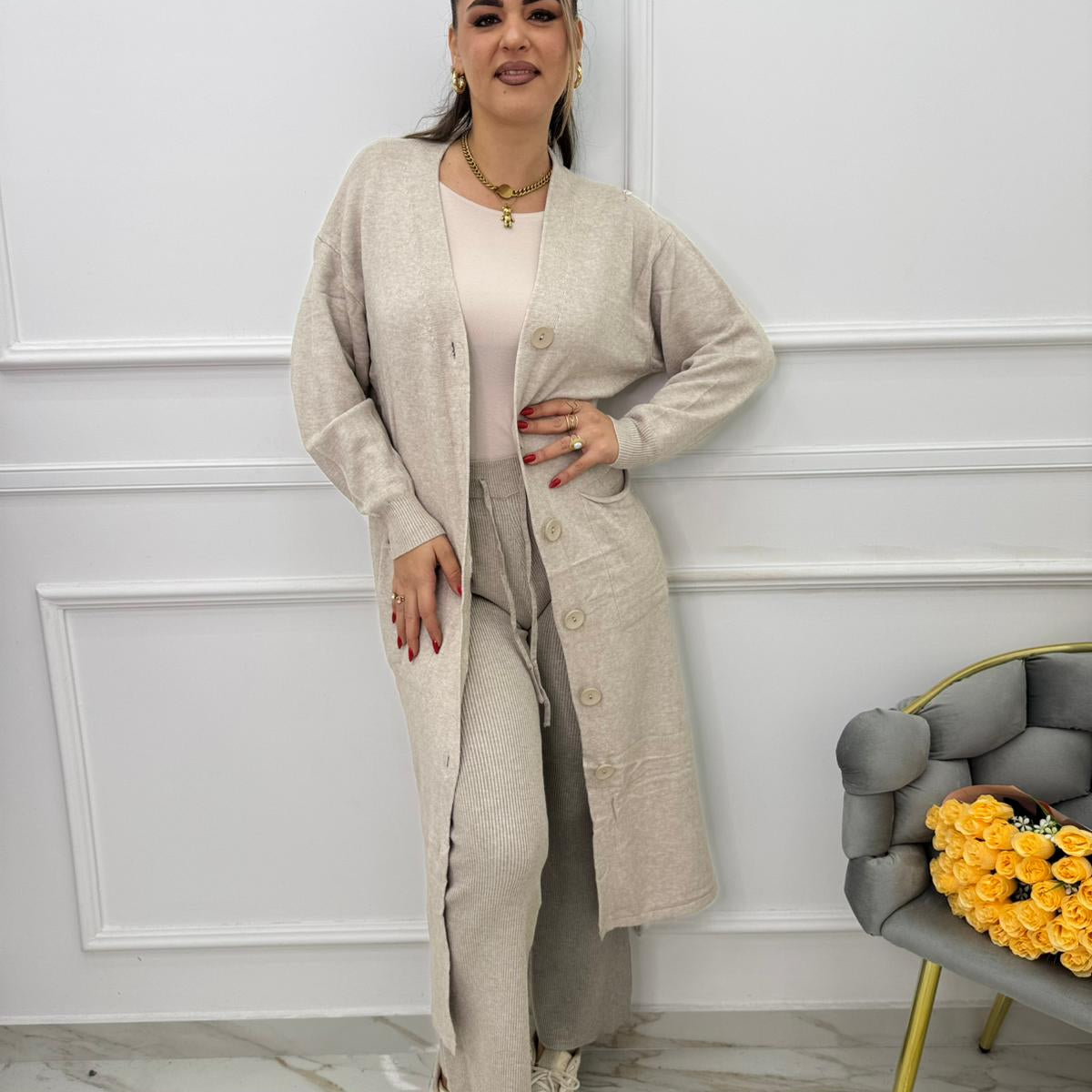 Cardigan lungo con bottoni tono su tono