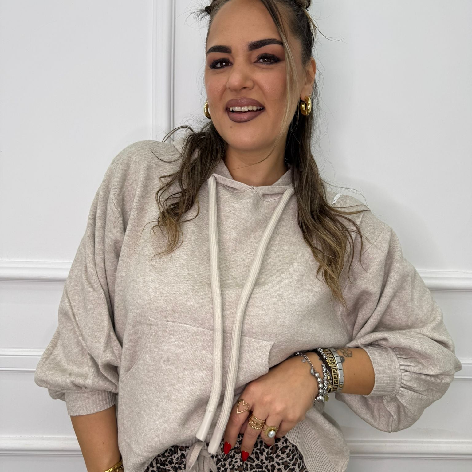 Maglia in lana con cappuccio modello over