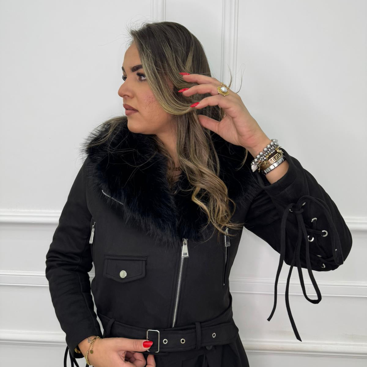 Giubbino in simil camoscio con pelliccia e lacci alle maniche