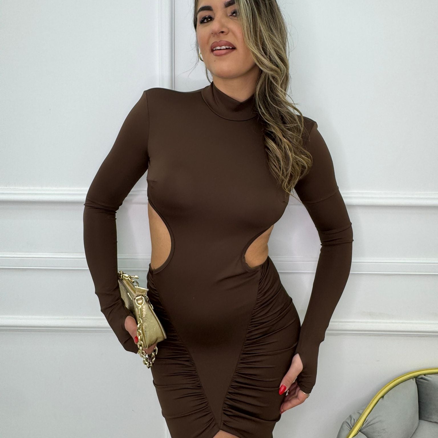 Vestitino collo alto drappeggiato con aperture