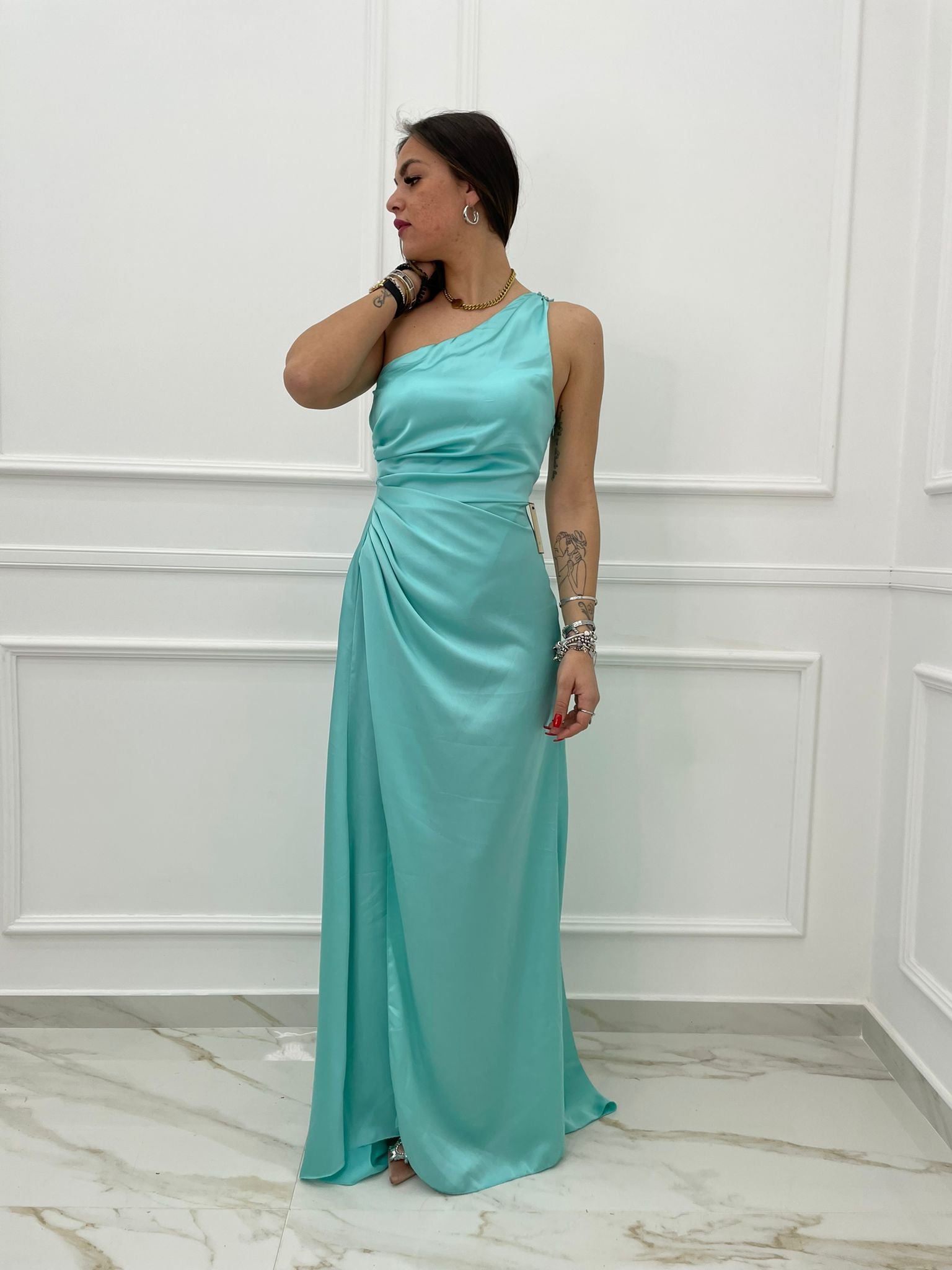 Vestito lungo effetto seta mono spalla