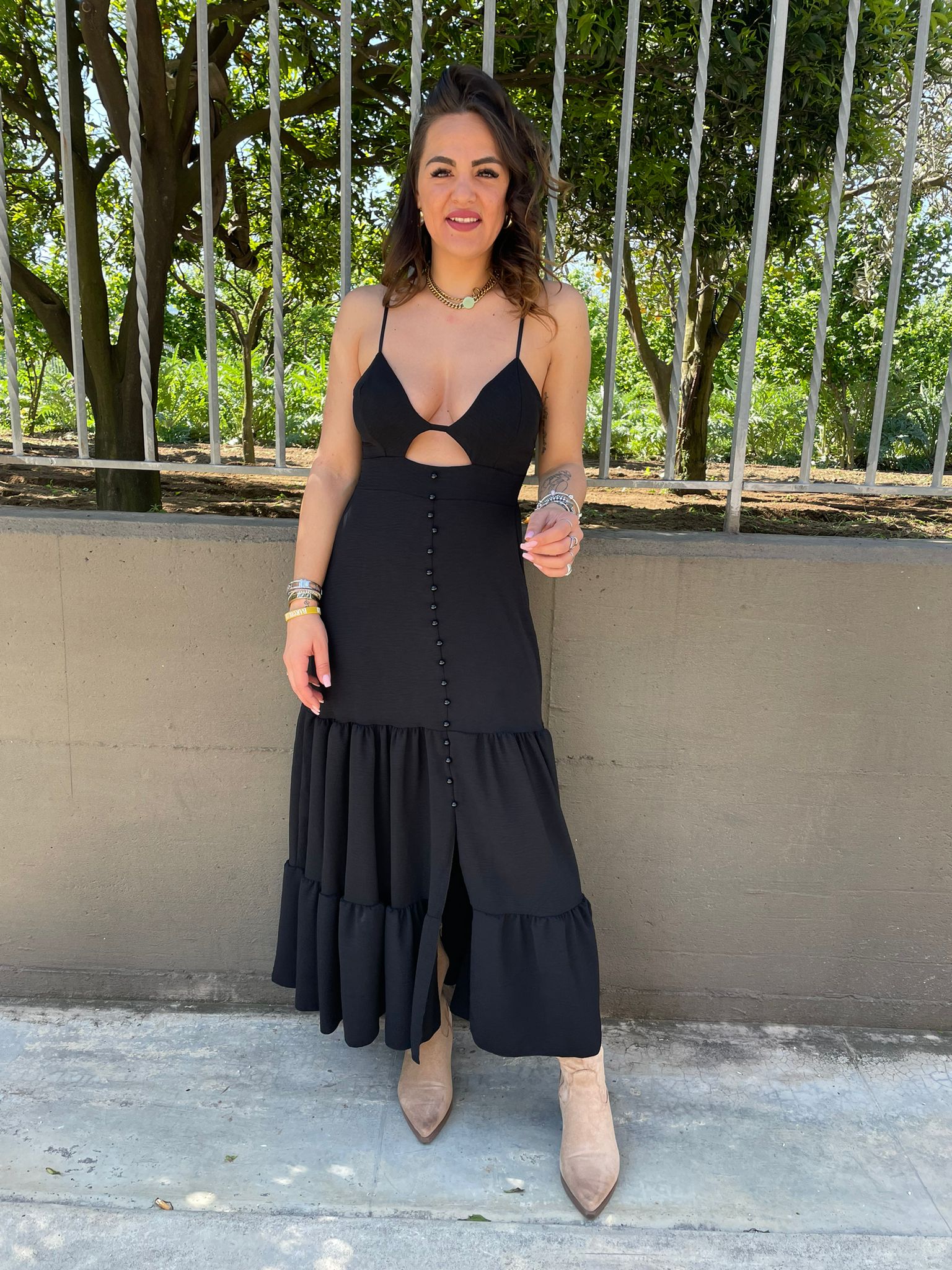 Vestito lungo con finti bottoncini e apertura avanti