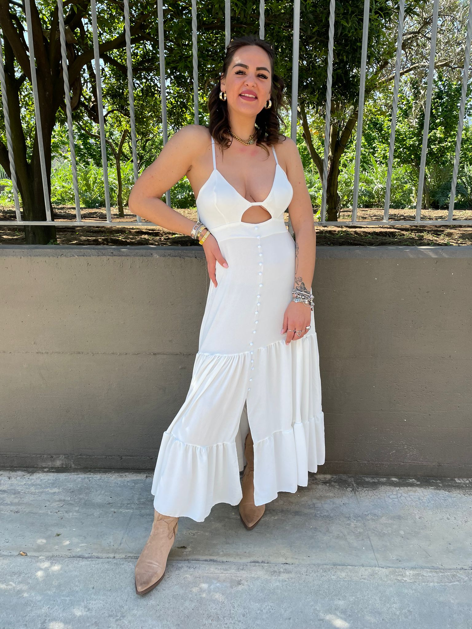 Vestito lungo con finti bottoncini e apertura avanti