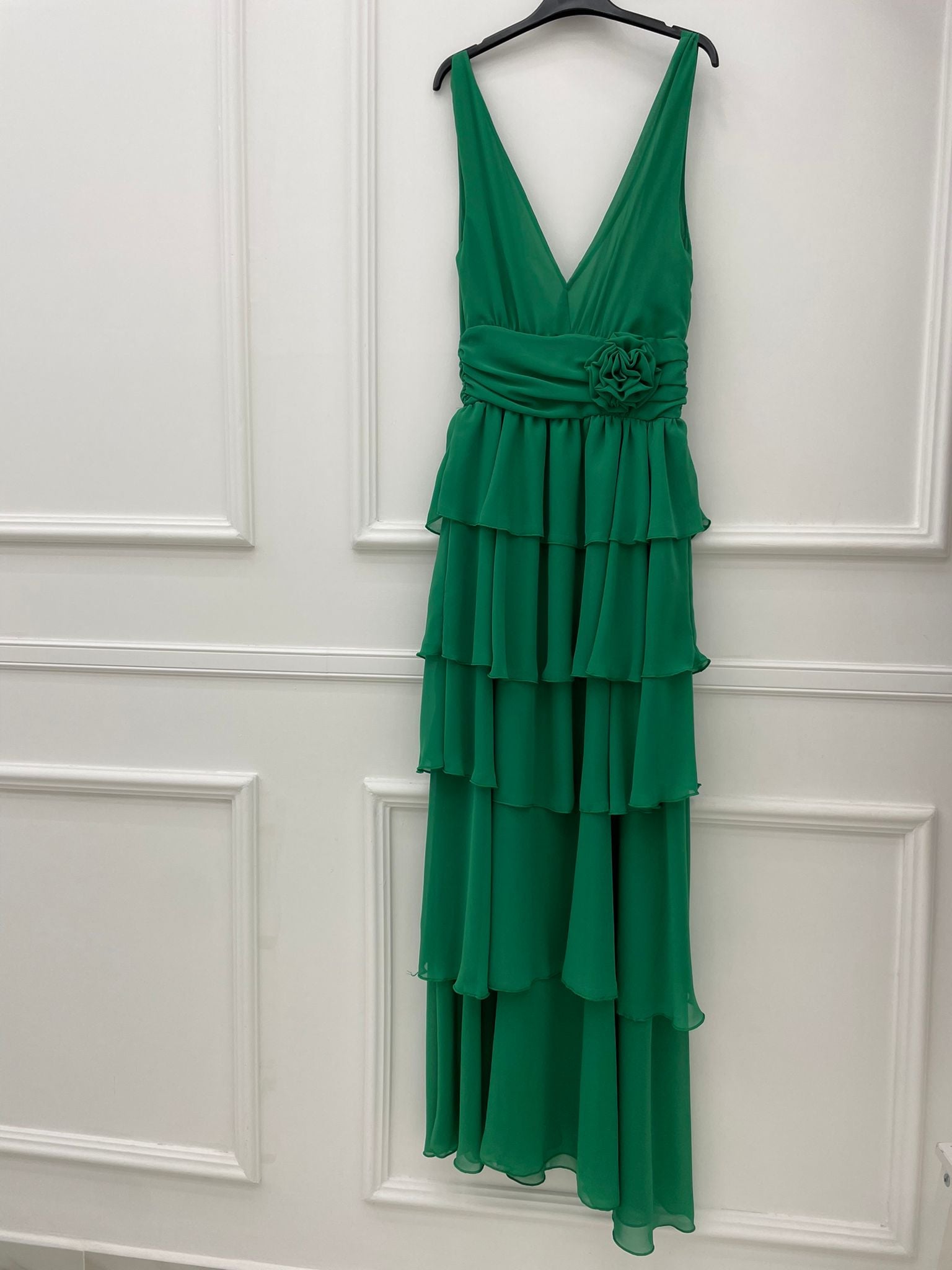 Vestito lungo con balze e applicazione fiore