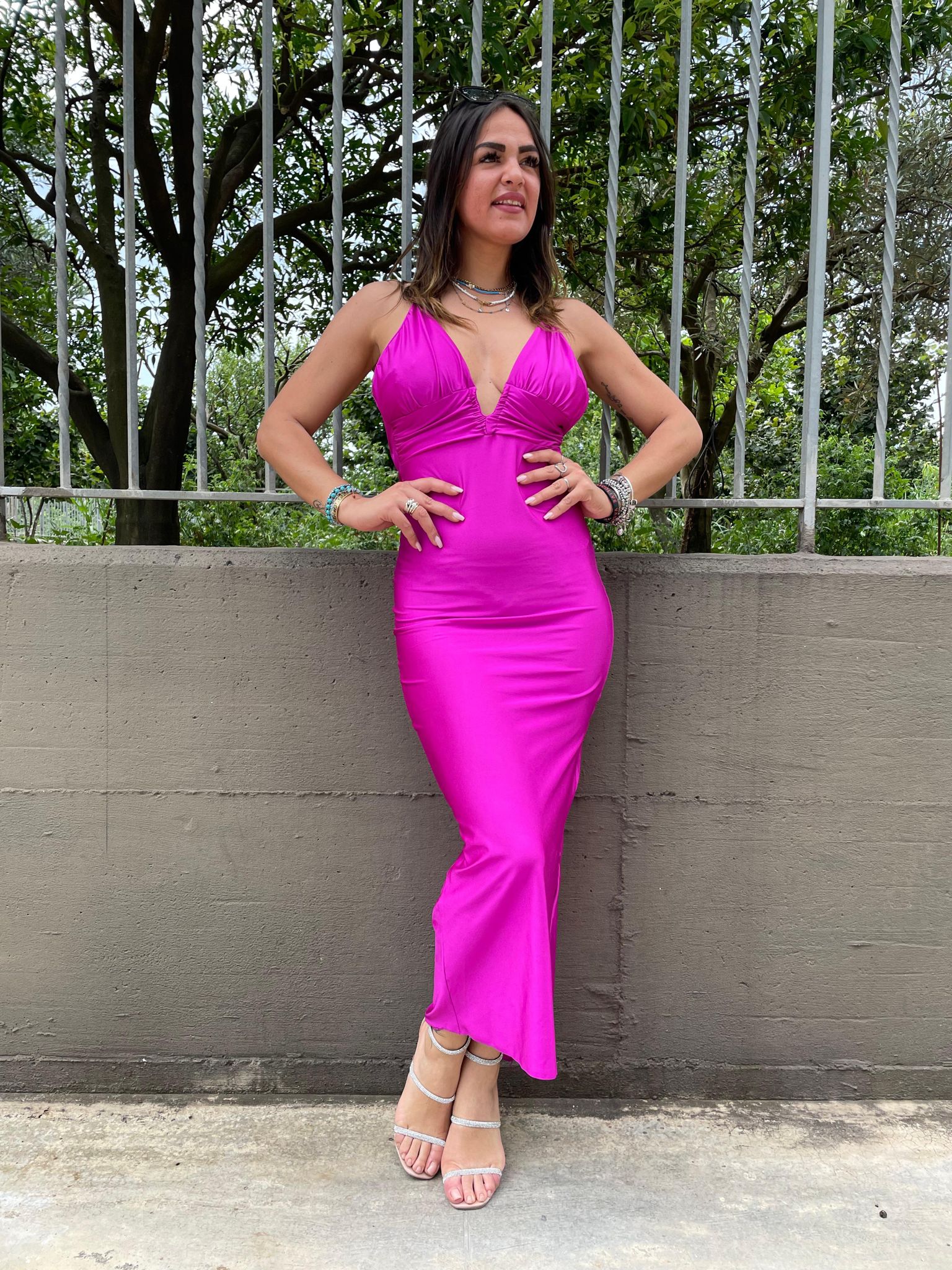 Vestito lungo tinta unita con lacci incrociati alla schiena