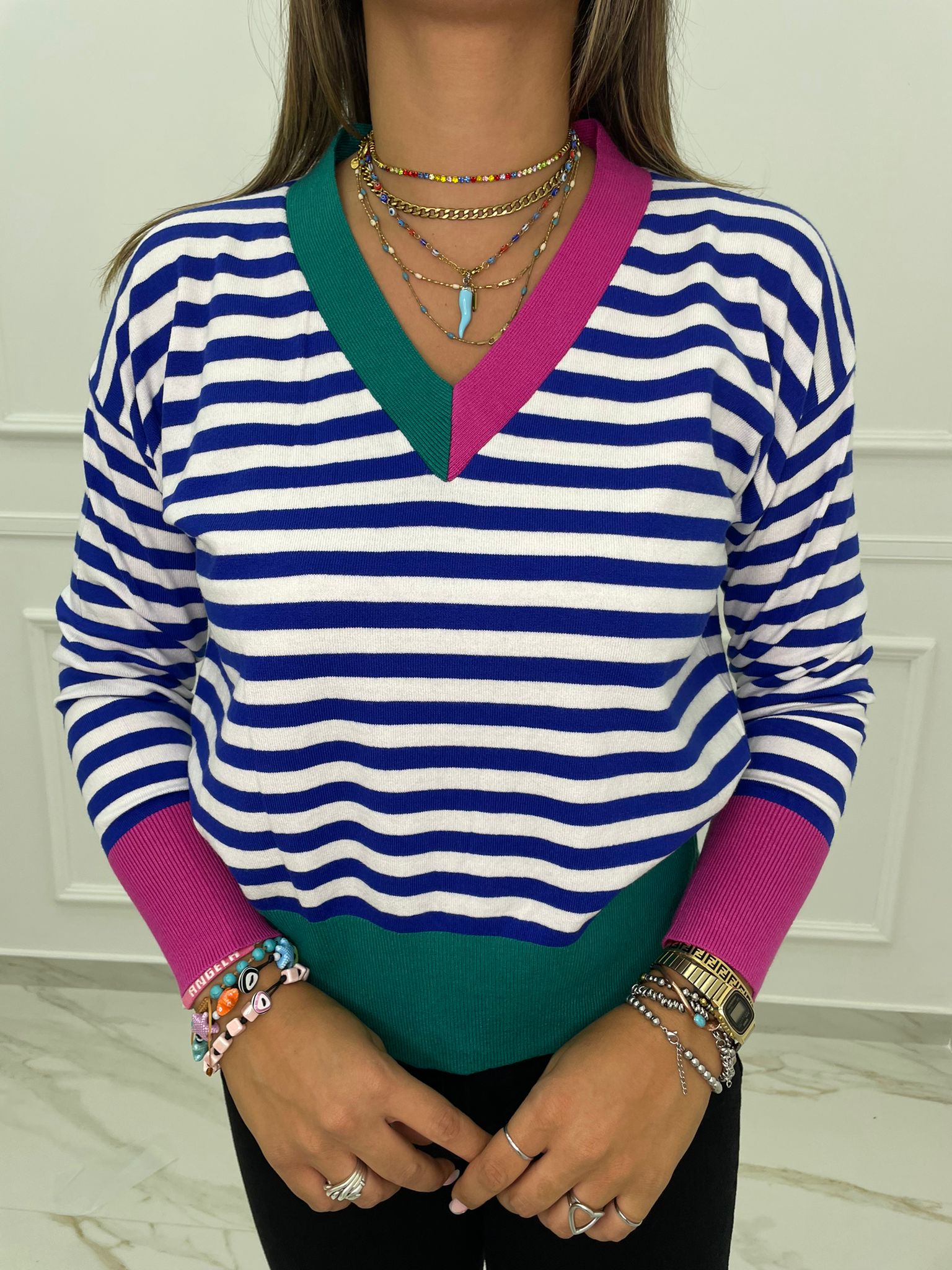 Maglioncino a righe scollo a V