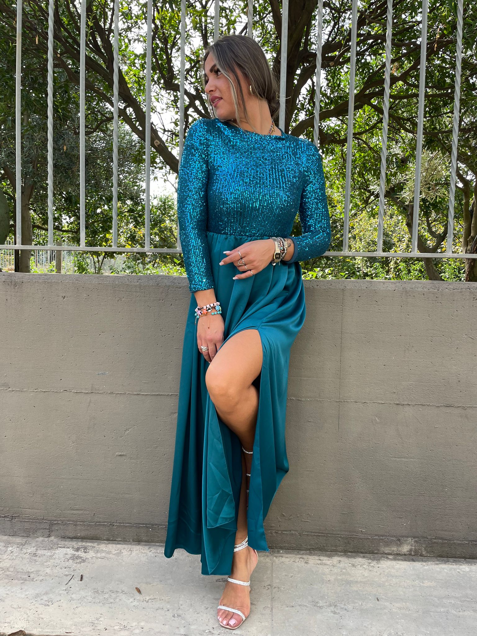 Vestito lungo con parte superiore in paillettes