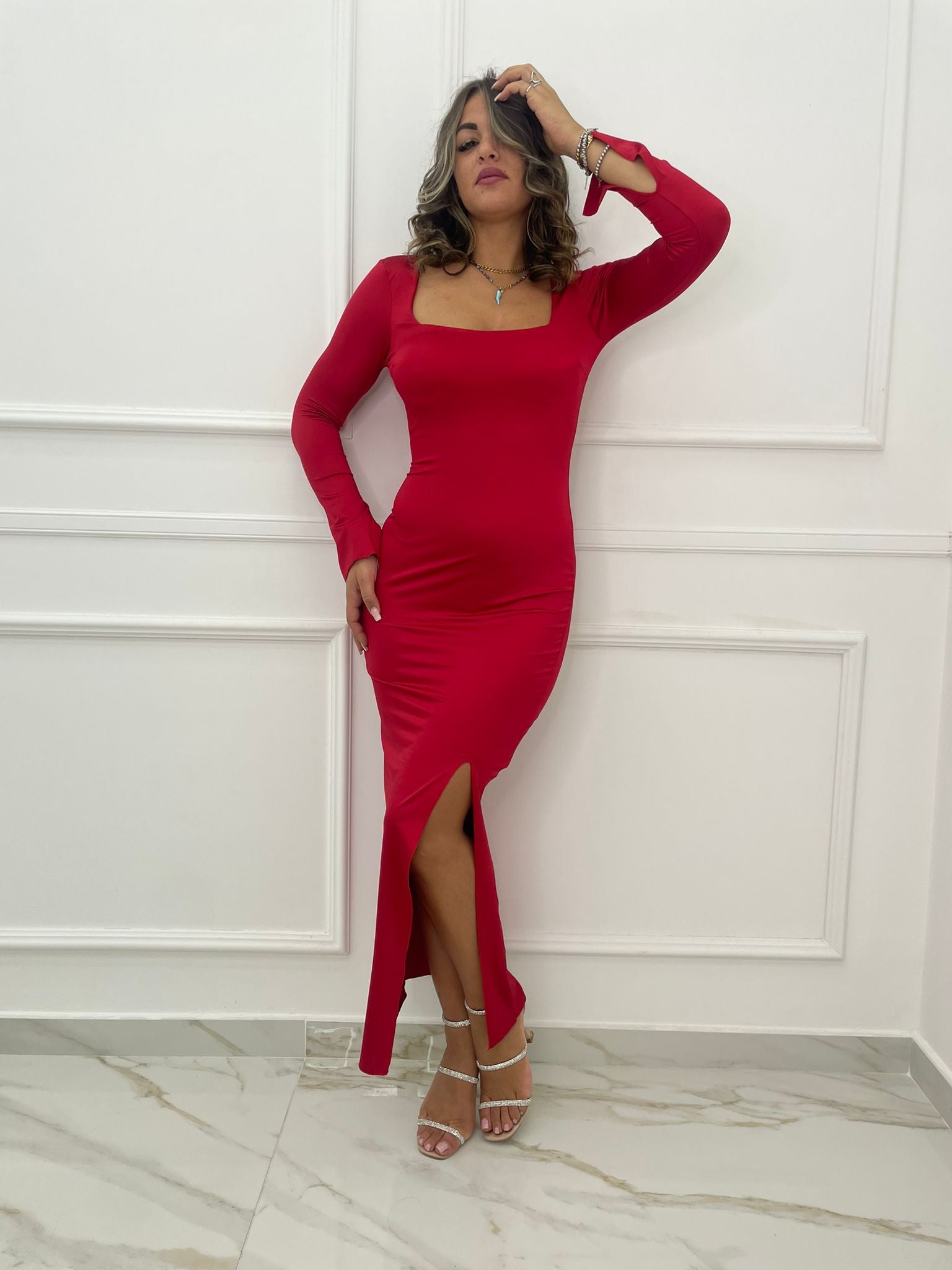 Vestito lungo con scollo quadrato e spacco