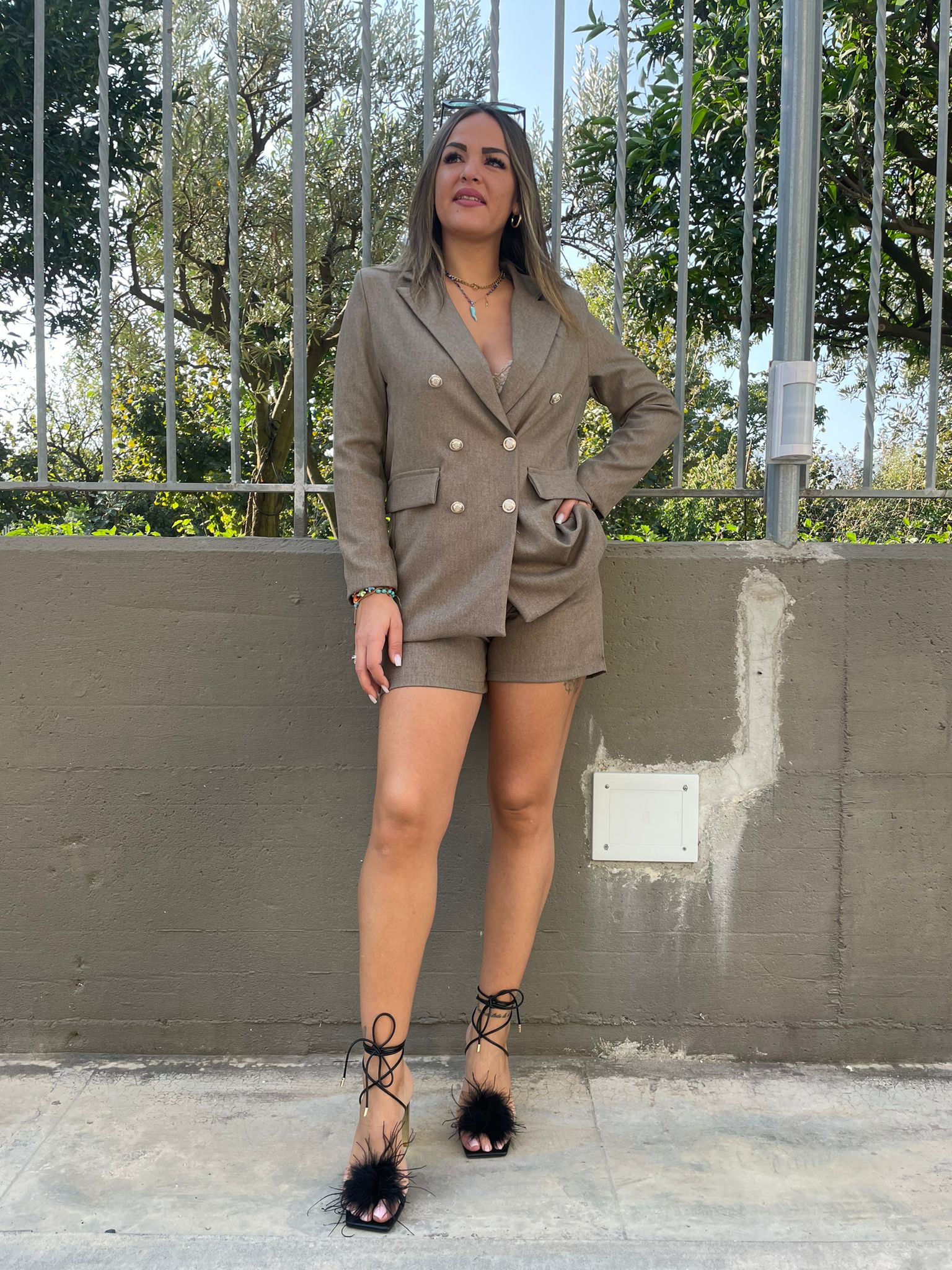 Tailleur con bermuda e giacca doppio petto