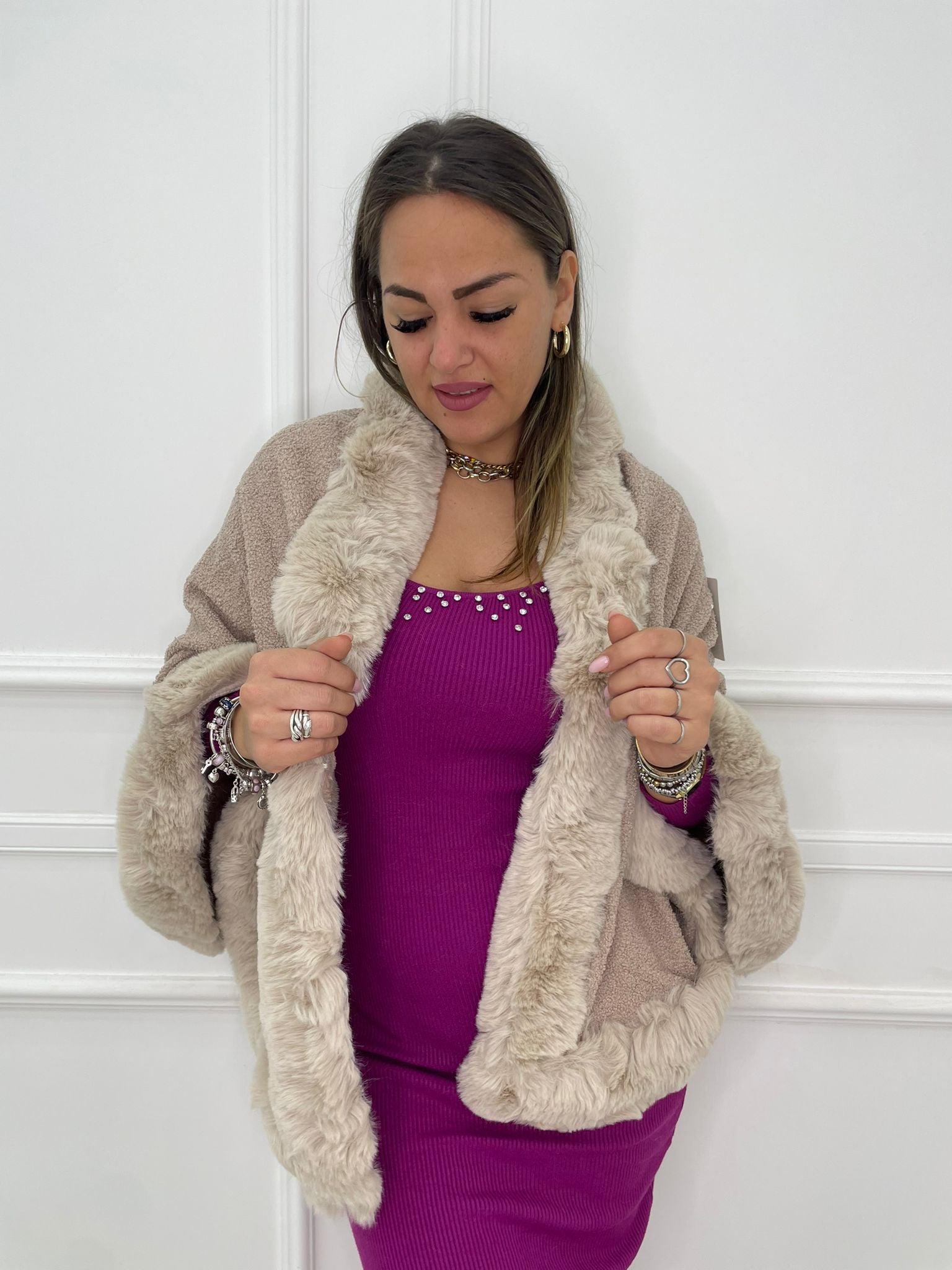 Mantella tinta unita con eco pelliccia