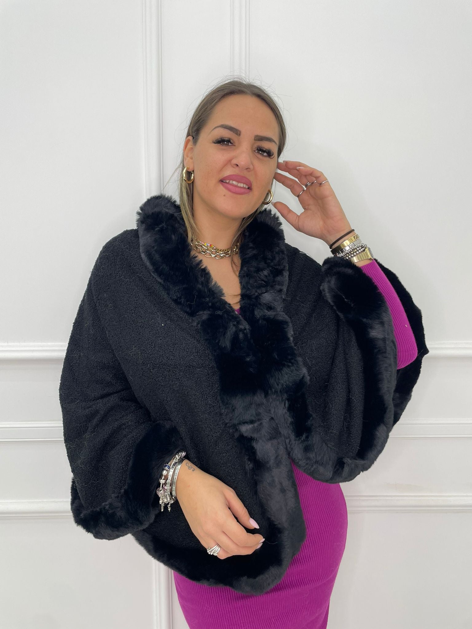 Mantella tinta unita con eco pelliccia