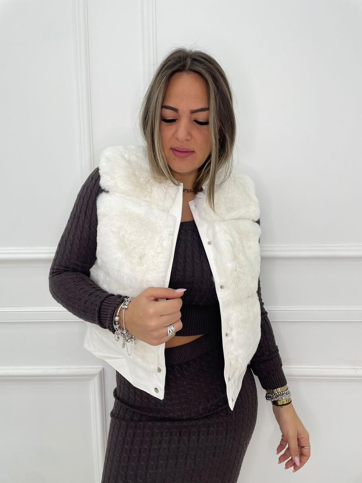 Smanicato in eco pelliccia modello corto