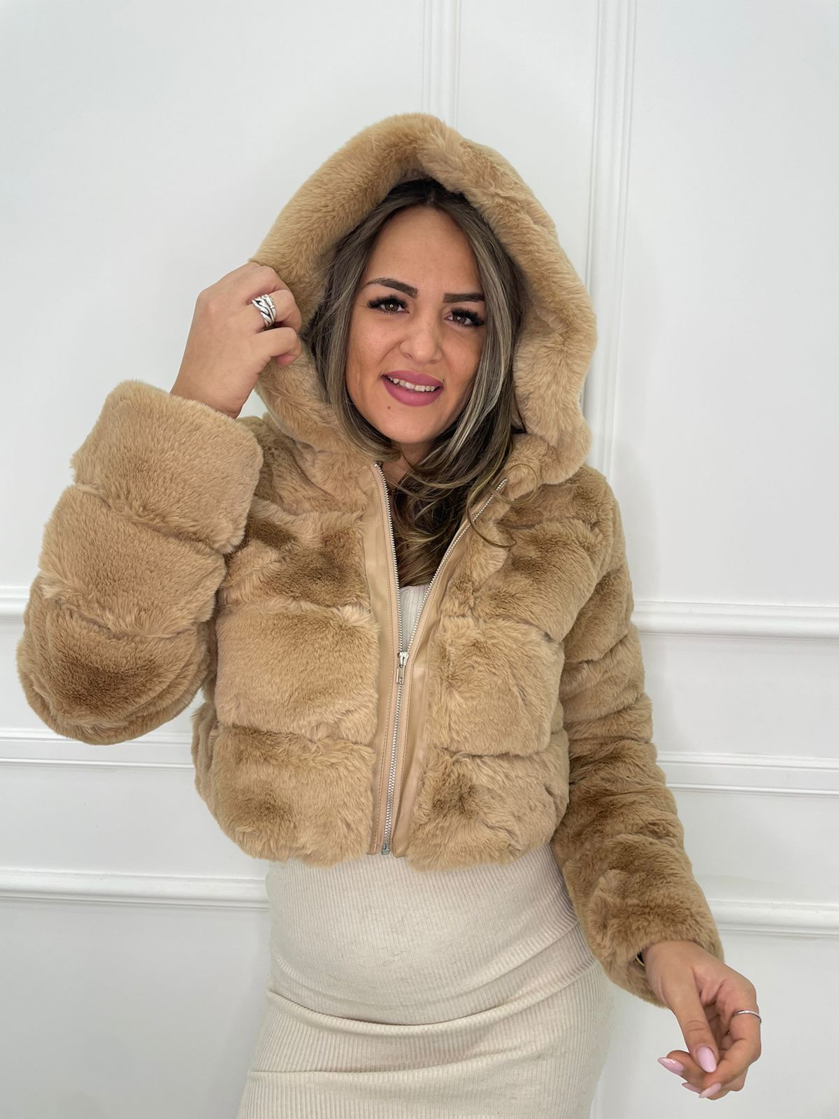 Pelliccia Sintetica Pelliccia Nera Corta Con Cappuccio