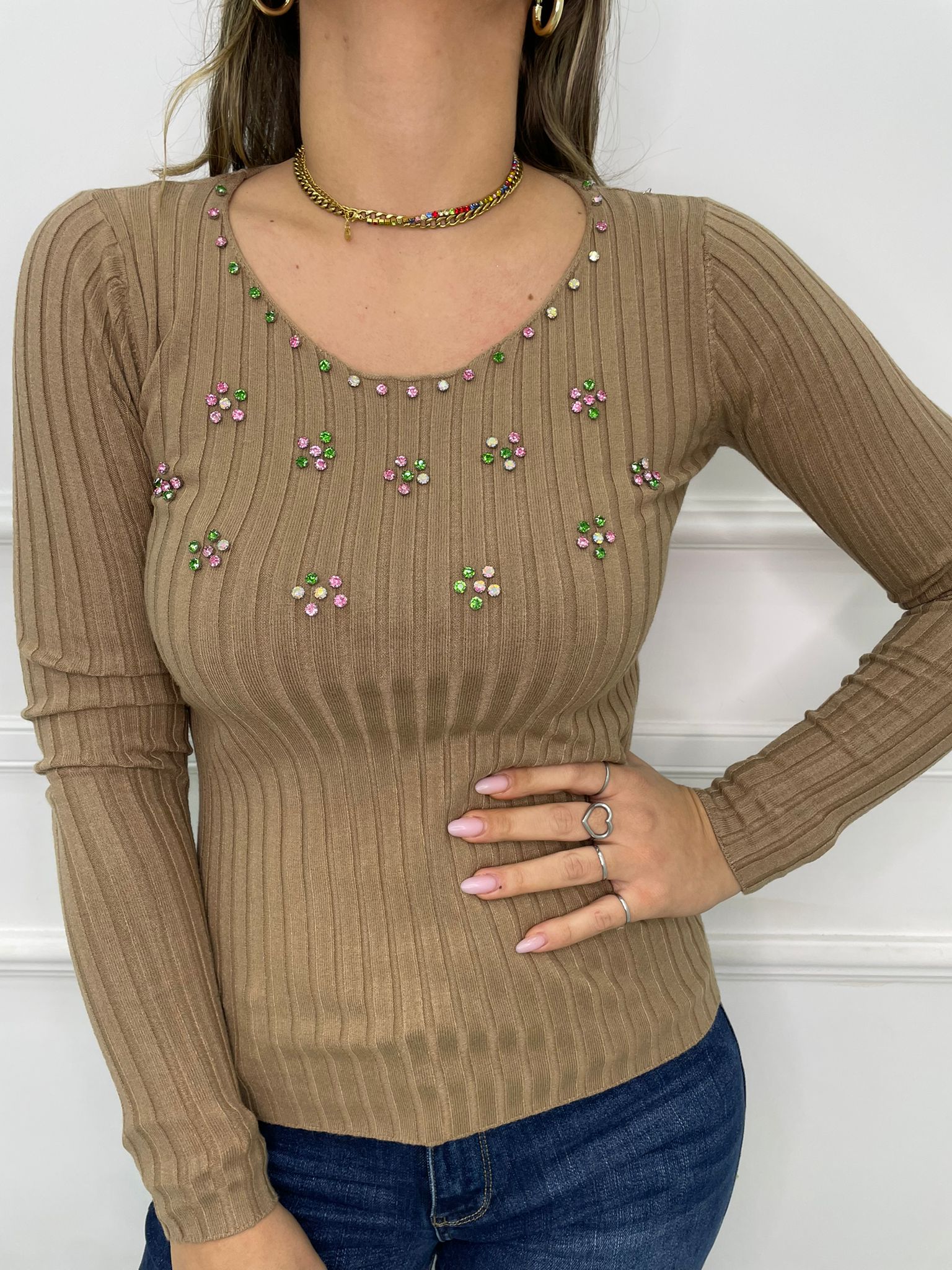 Maglioncino a coste con fiori swarovski