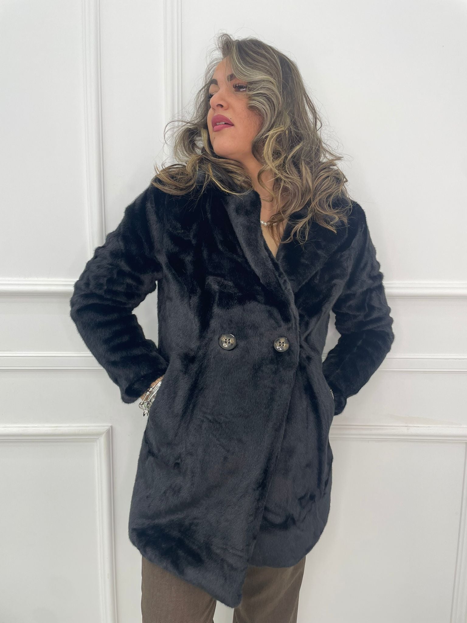 Pelliccia eco lunga finto doppio petto