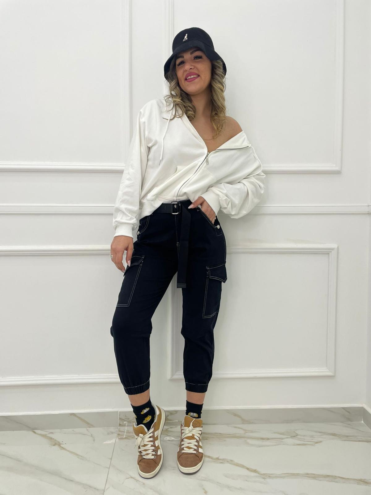 Jeans neri store con cuciture bianche