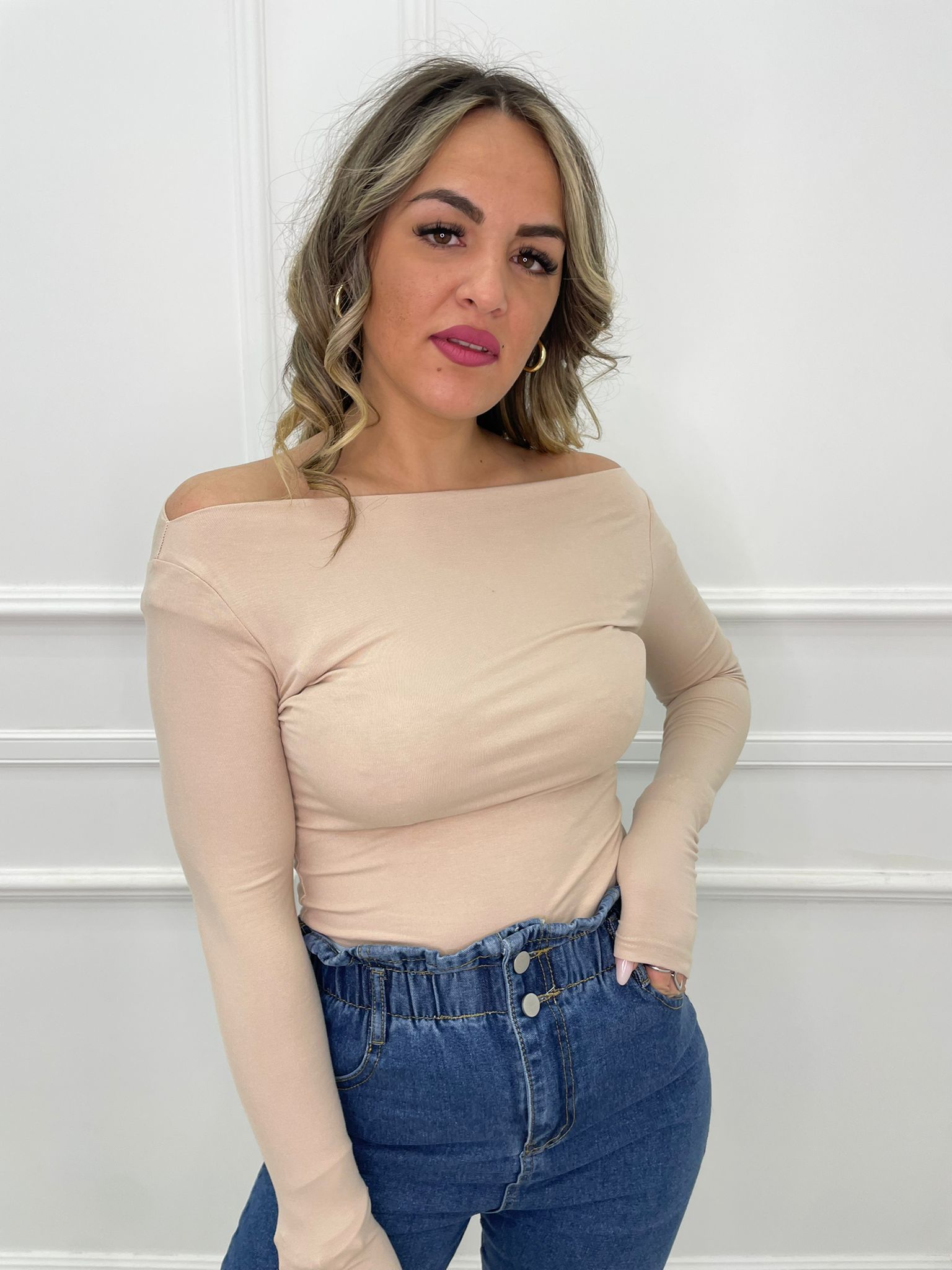 Maglia basic in cotone con scollo dritto