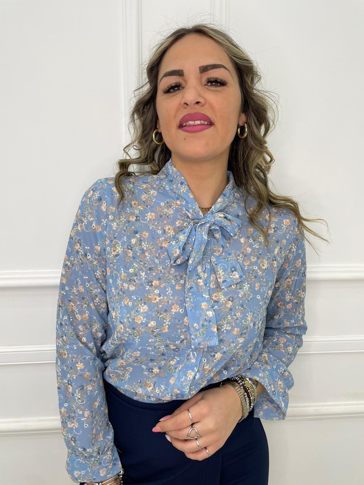 Camicia con fiorellini e fiocco al collo � New Generation Moda