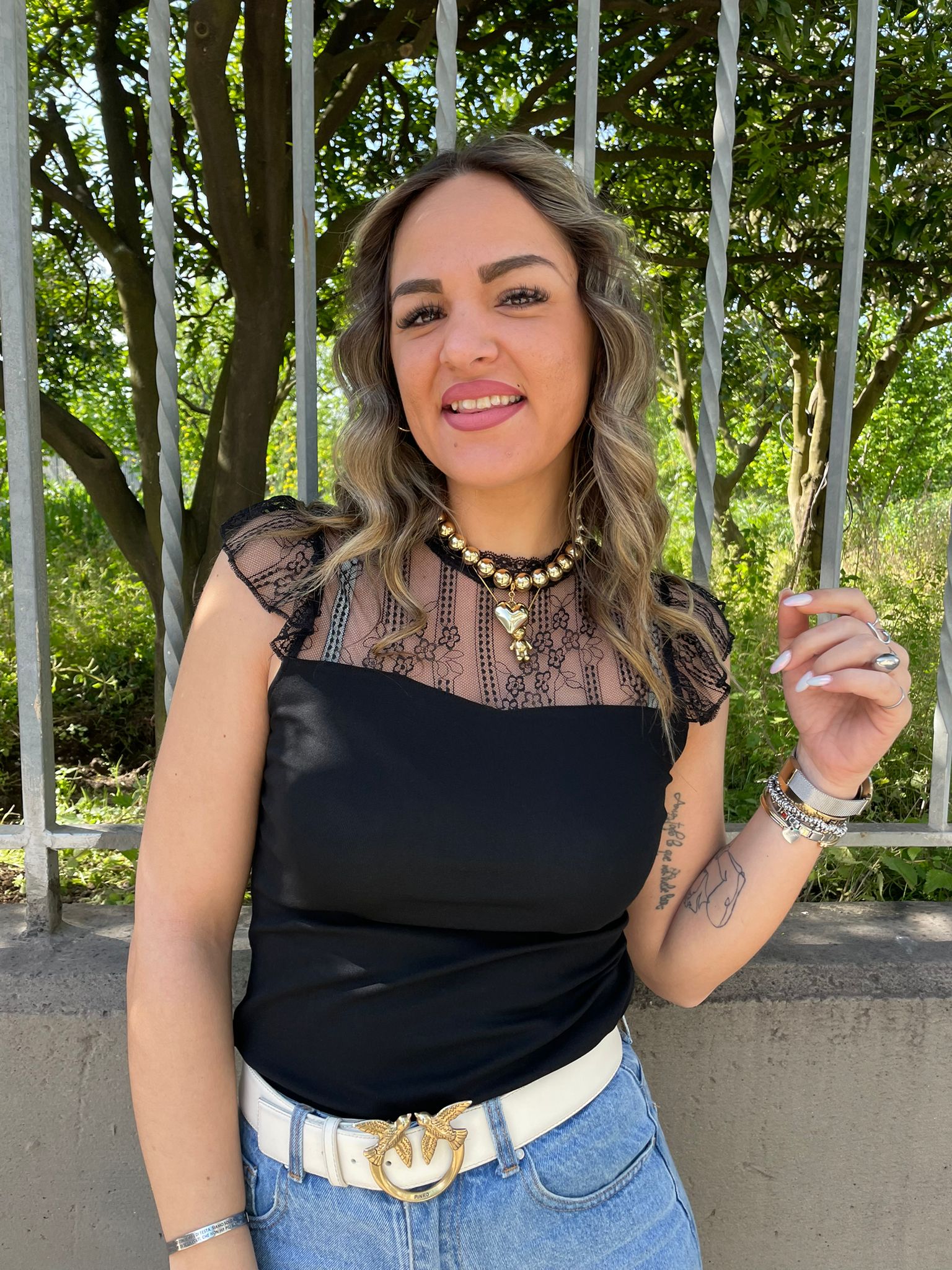 T-shirt con parte superiore ricamata