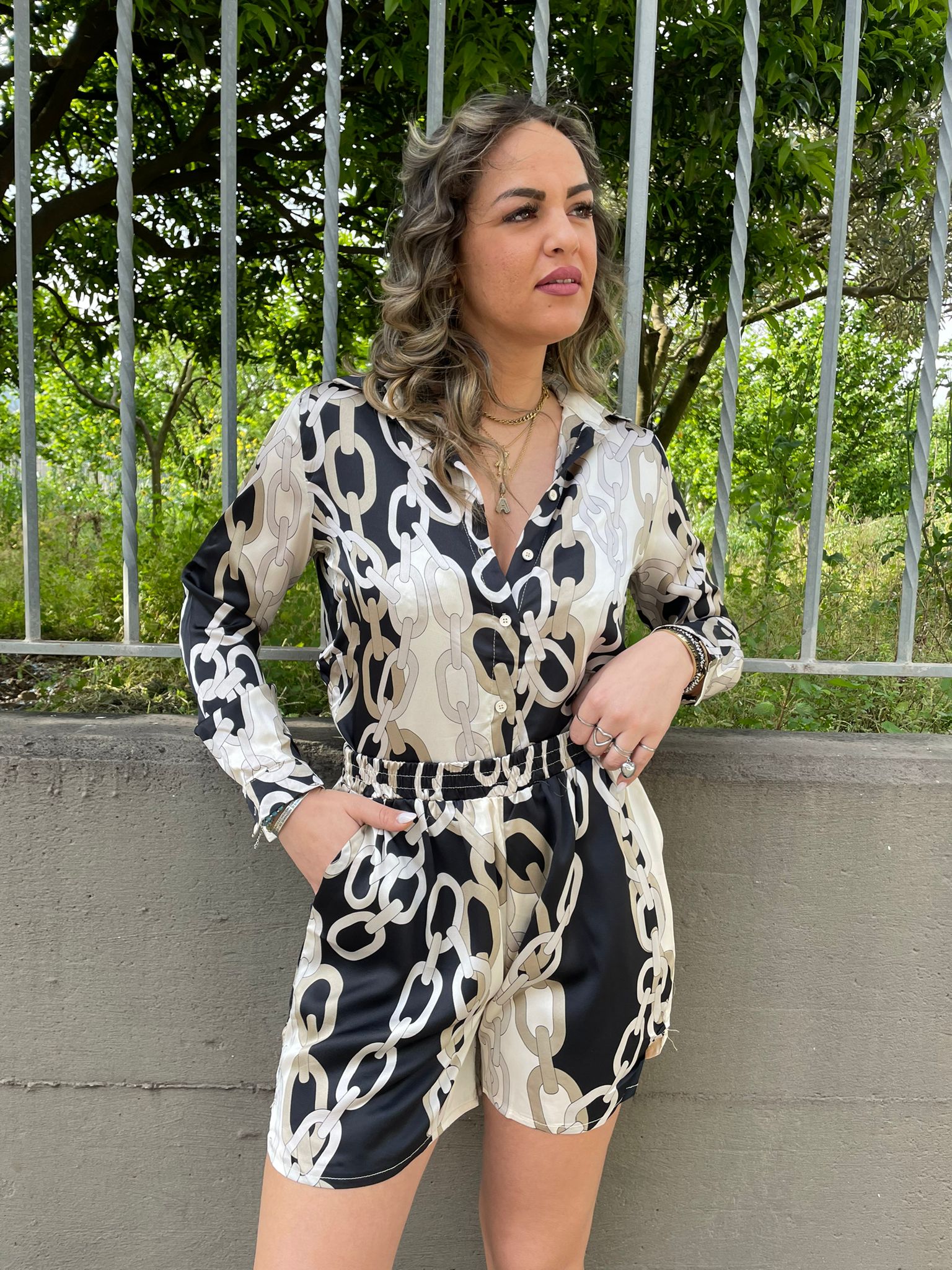 Coordinato 2 pezzi con camicia e shorts effetto seta