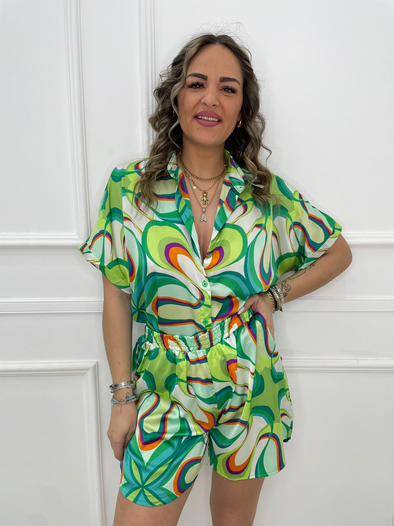 Coordianato 2 pezzi fantasia astratta con shorts