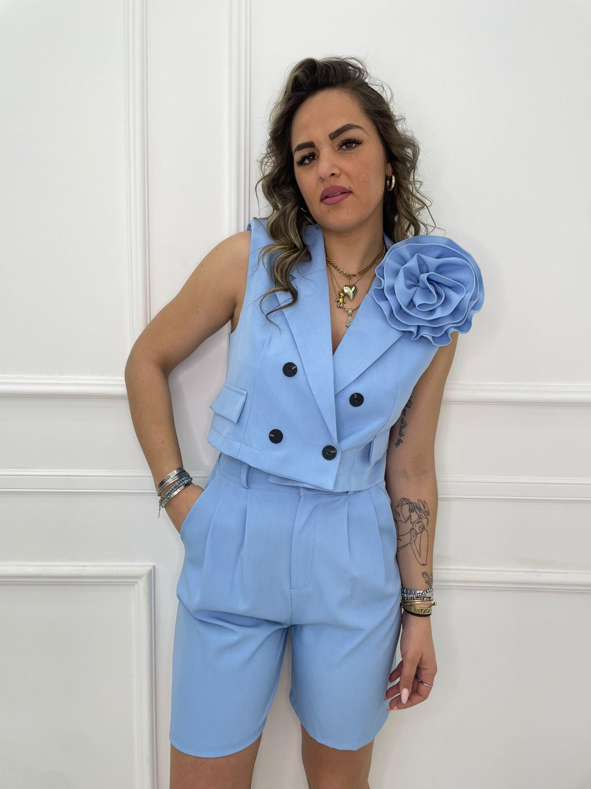 Tailleur 2 pezzi con giacca crop e bermuda