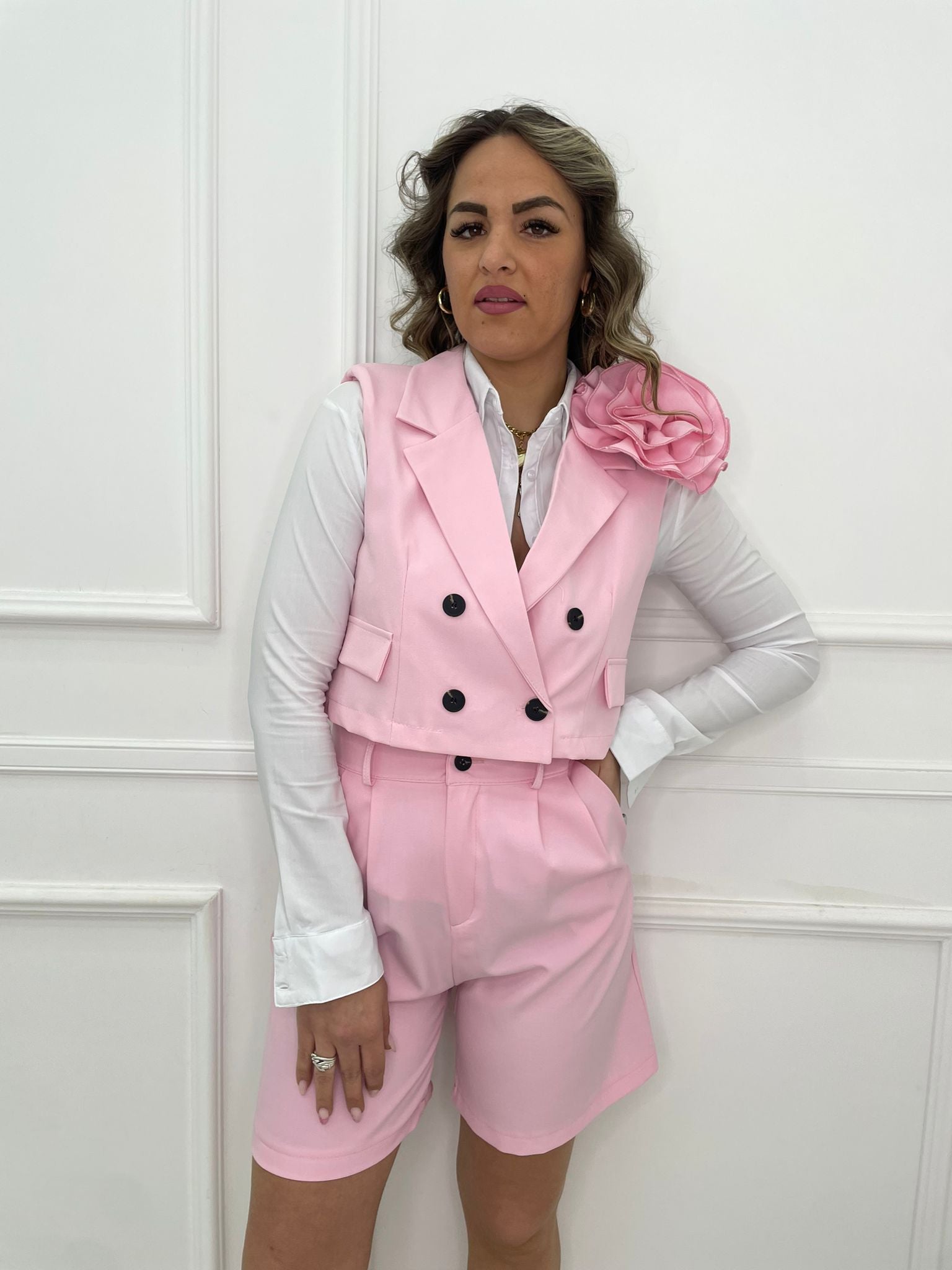 Tailleur 2 pezzi con giacca crop e bermuda