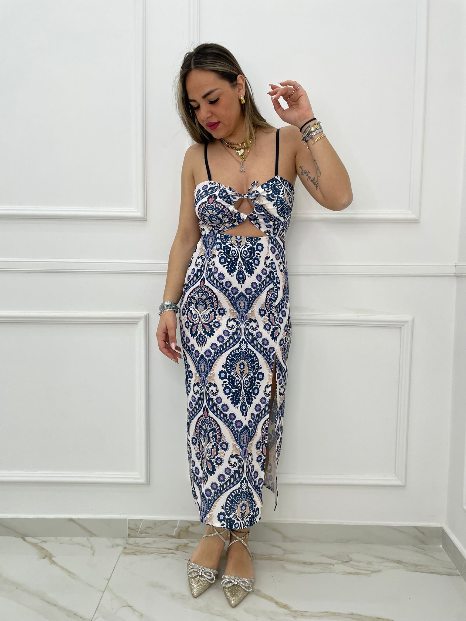 Vestito lungo etnico con apertura avanti