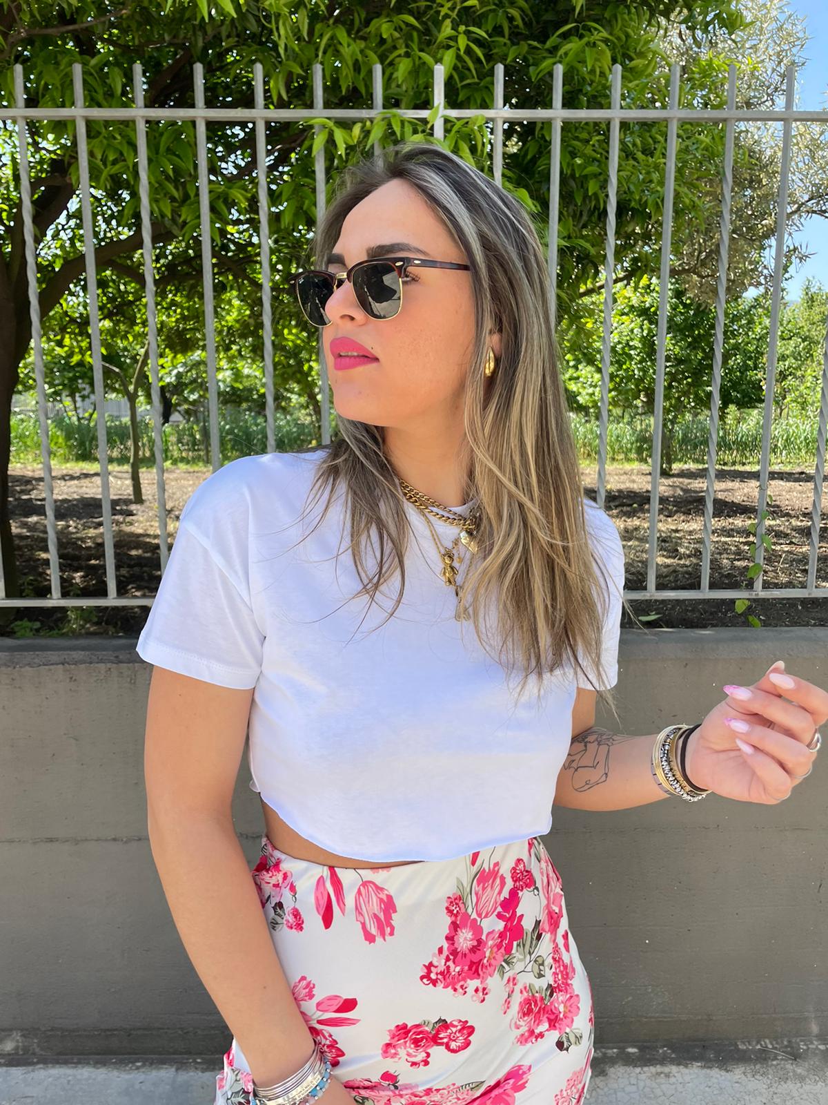 T-shirt crop con taglio laser