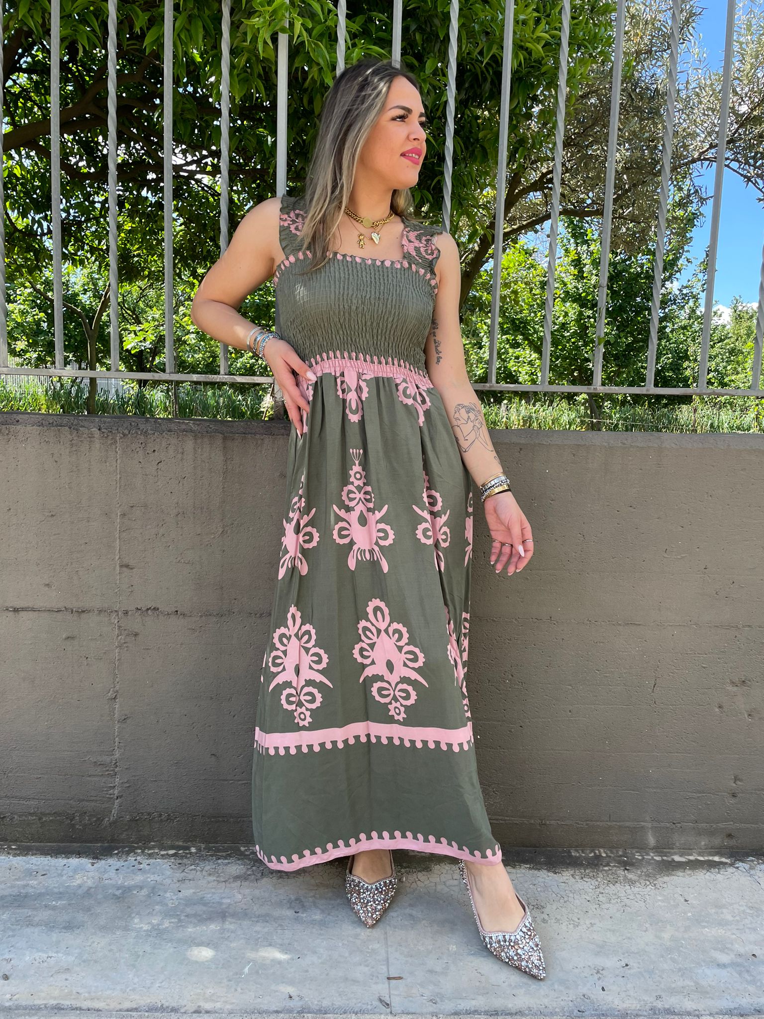 Vestito lungo a fantasia con fascia elastica