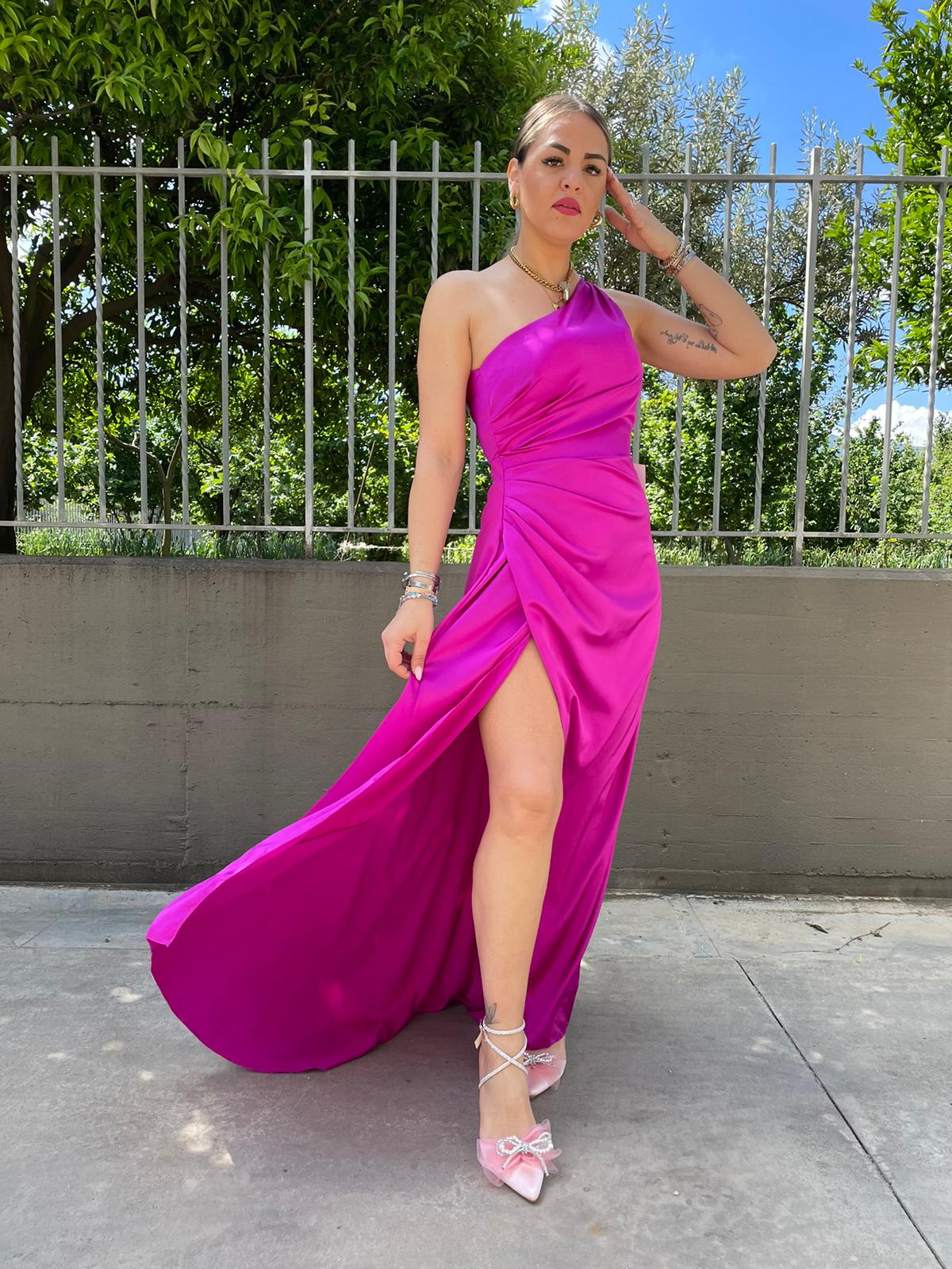 Vestito lungo effetto seta mono spalla