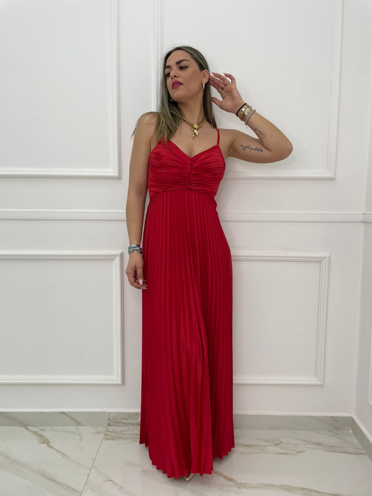 Vestito lungo in simil raso plissettato con fiocco dietro