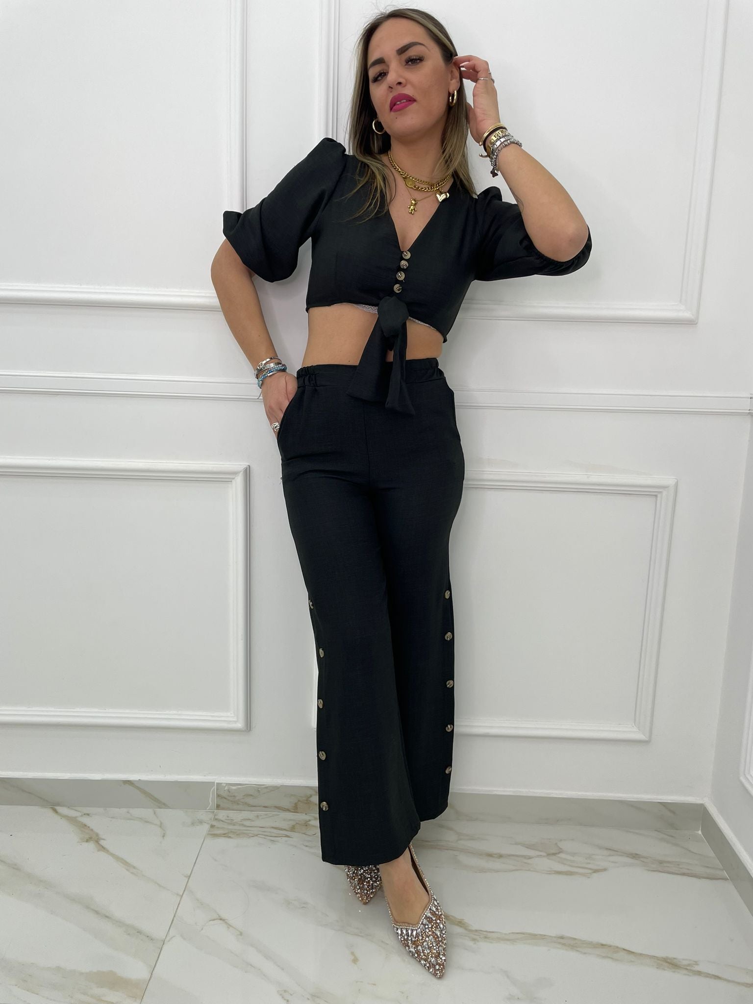 Coordinato 2 pezzi con camicia crop e nodo in vita