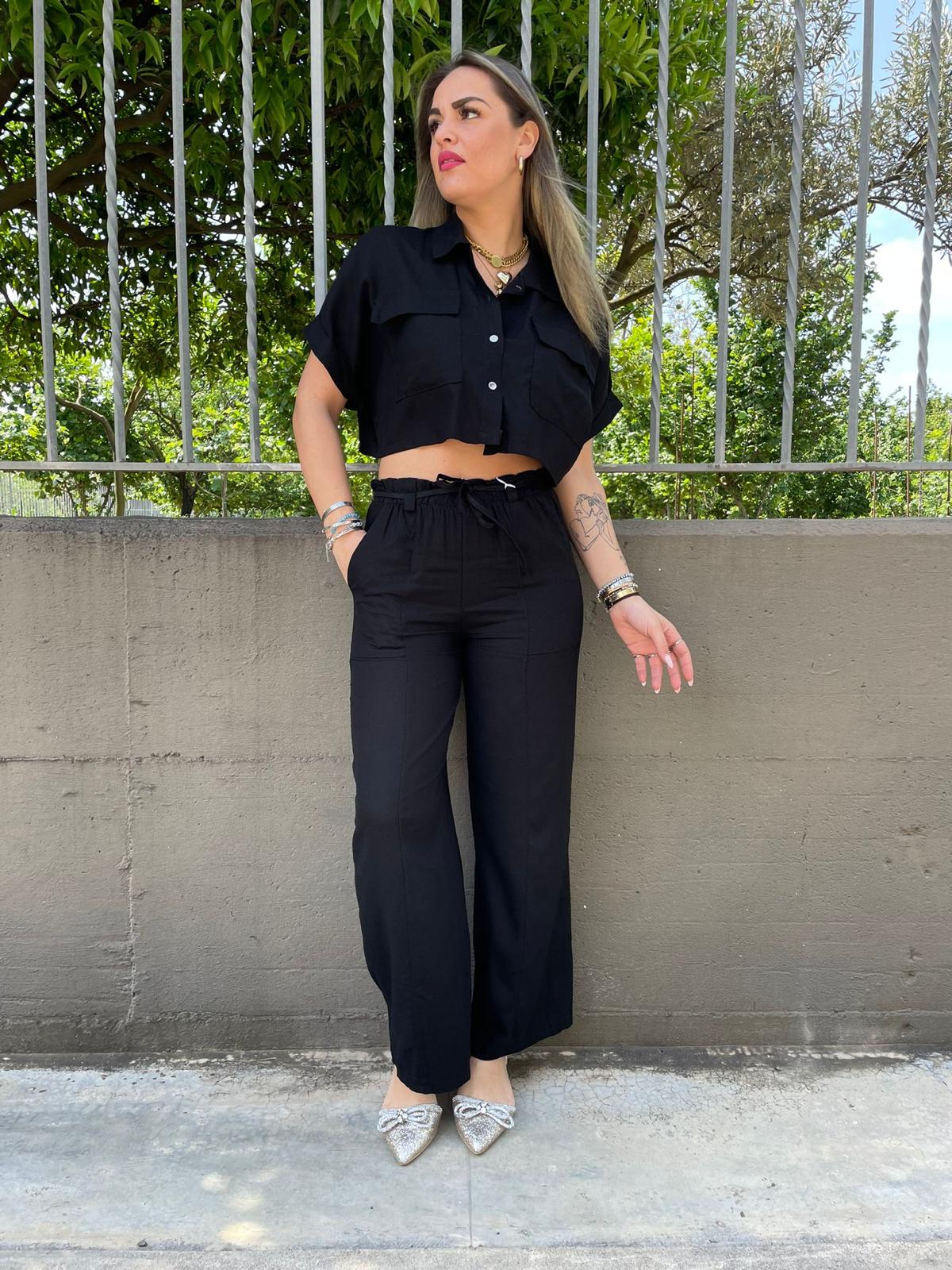Coordinato 2 pezzi in lino con pantalone palazzo e camicia crop