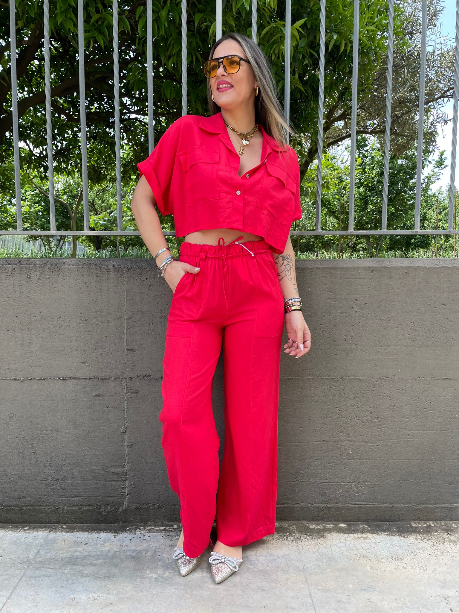 Coordinato 2 pezzi in lino con pantalone palazzo e camicia crop
