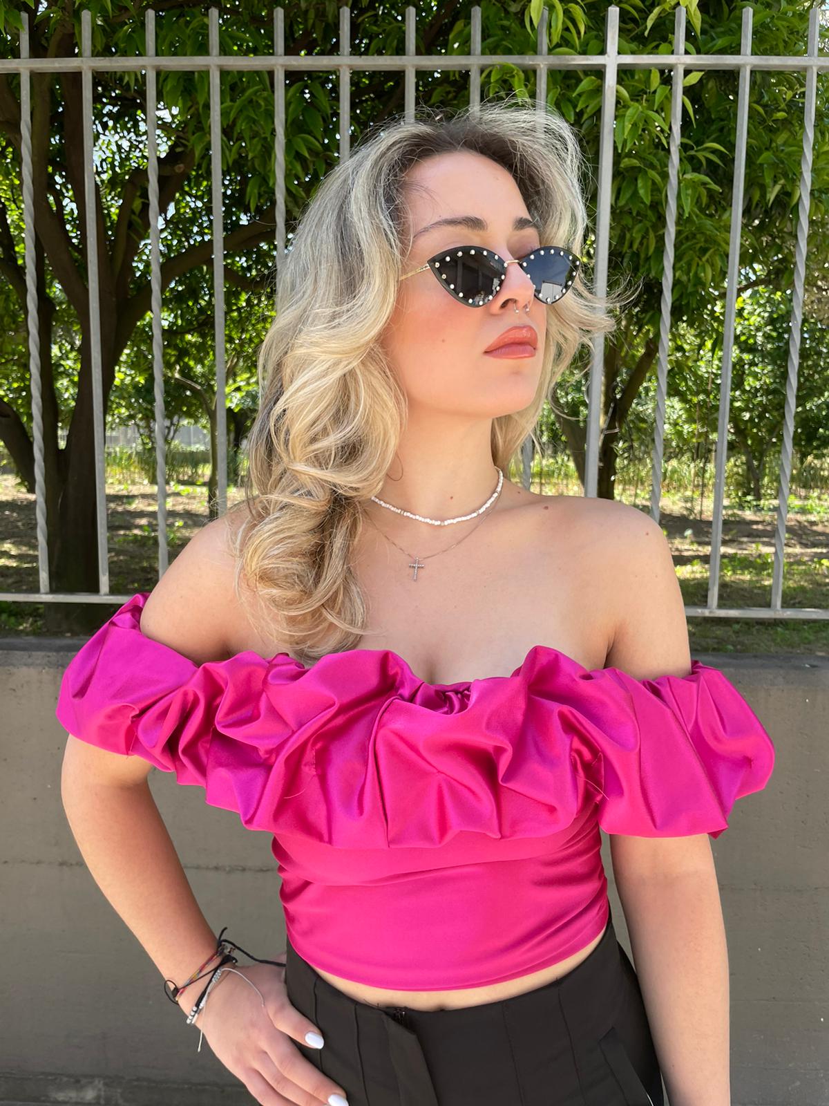 Top crop con scollo a barca e rouches