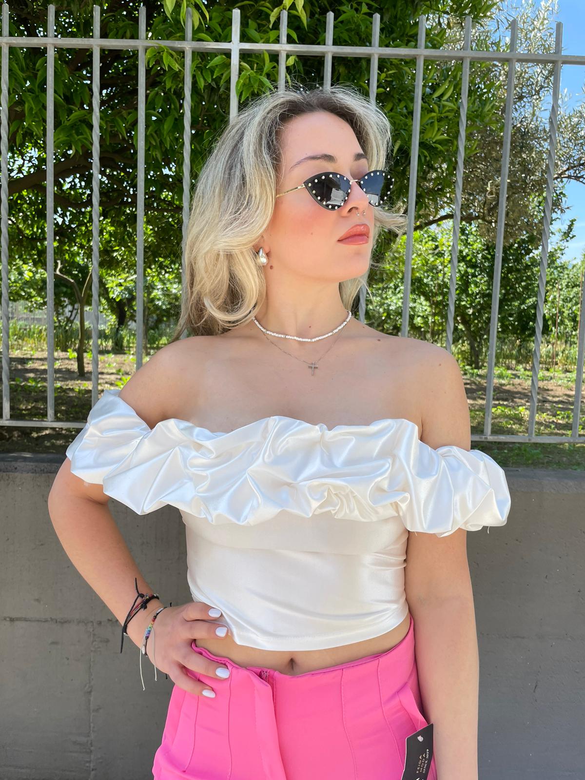 Top crop con scollo a barca e rouches