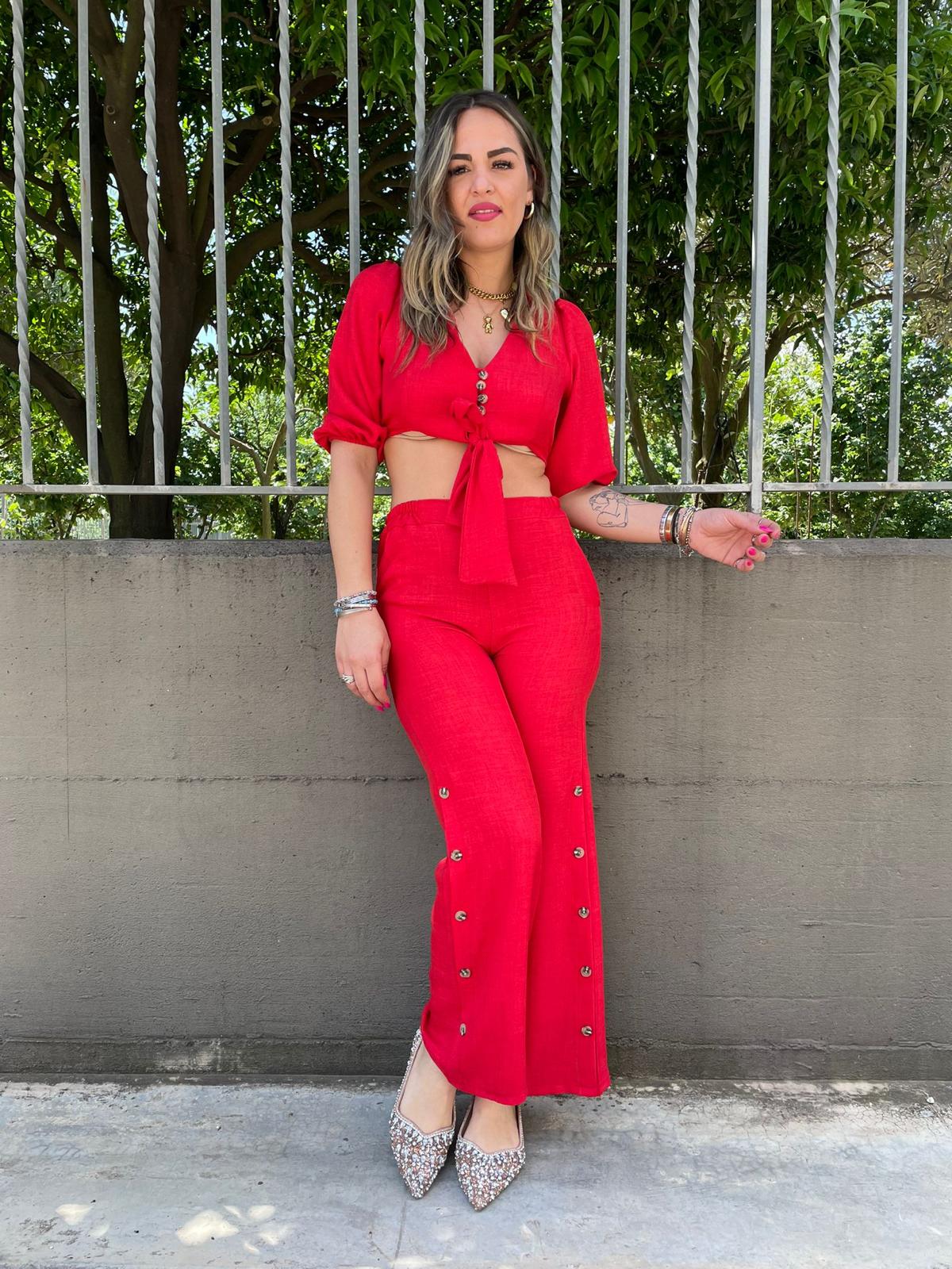 Coordinato 2 pezzi con camicia crop e nodo in vita